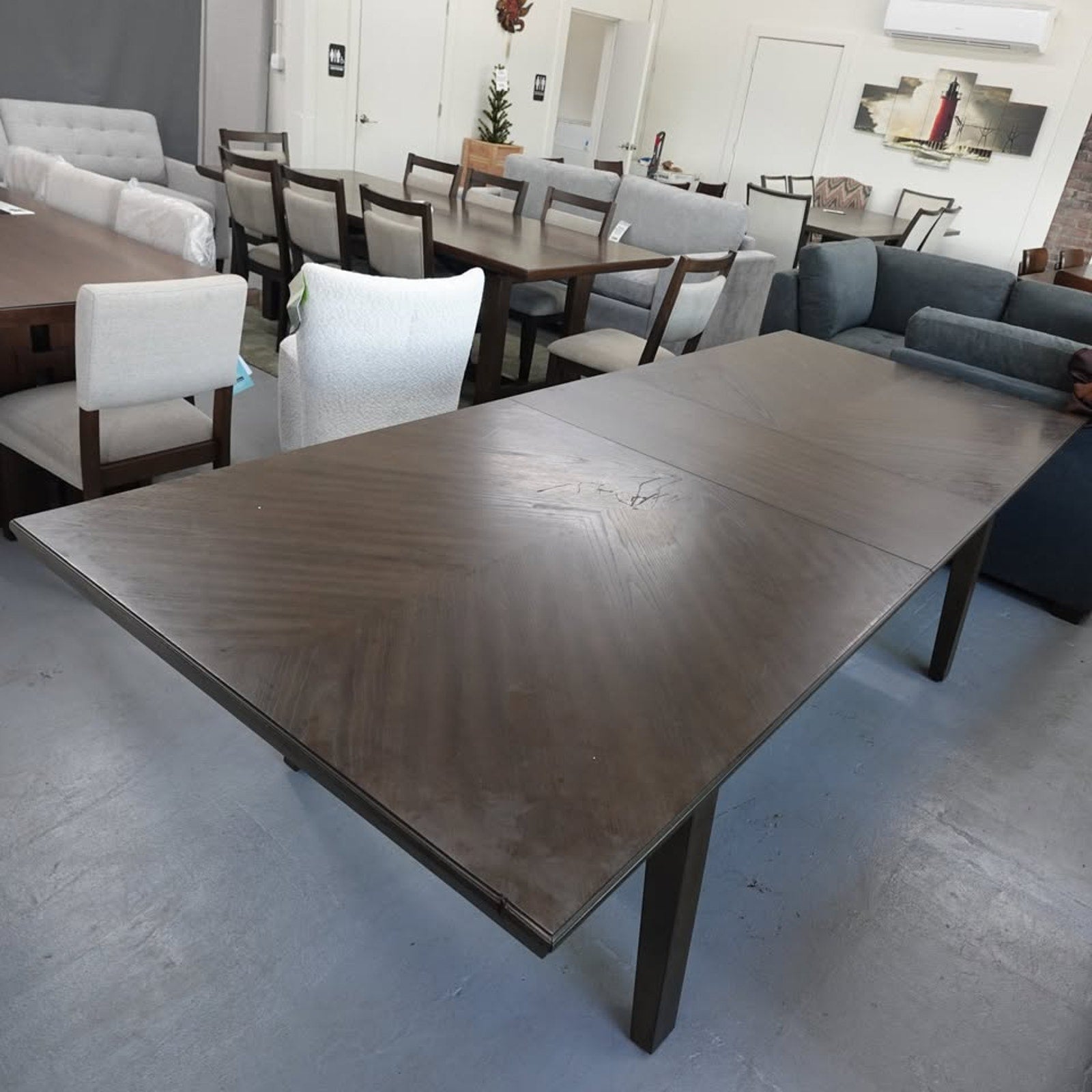 Thomasville Anacortes Dining Table (Scratch & Dent)