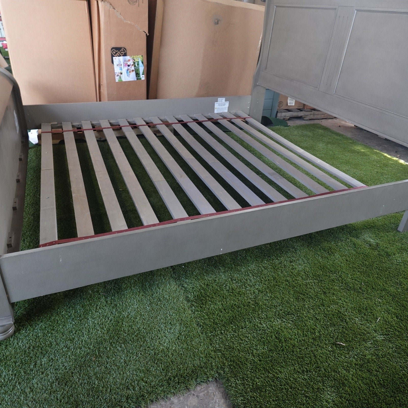 Abbyson Caymen King Platform Bed Gray Wood Panel headboard/footboard
