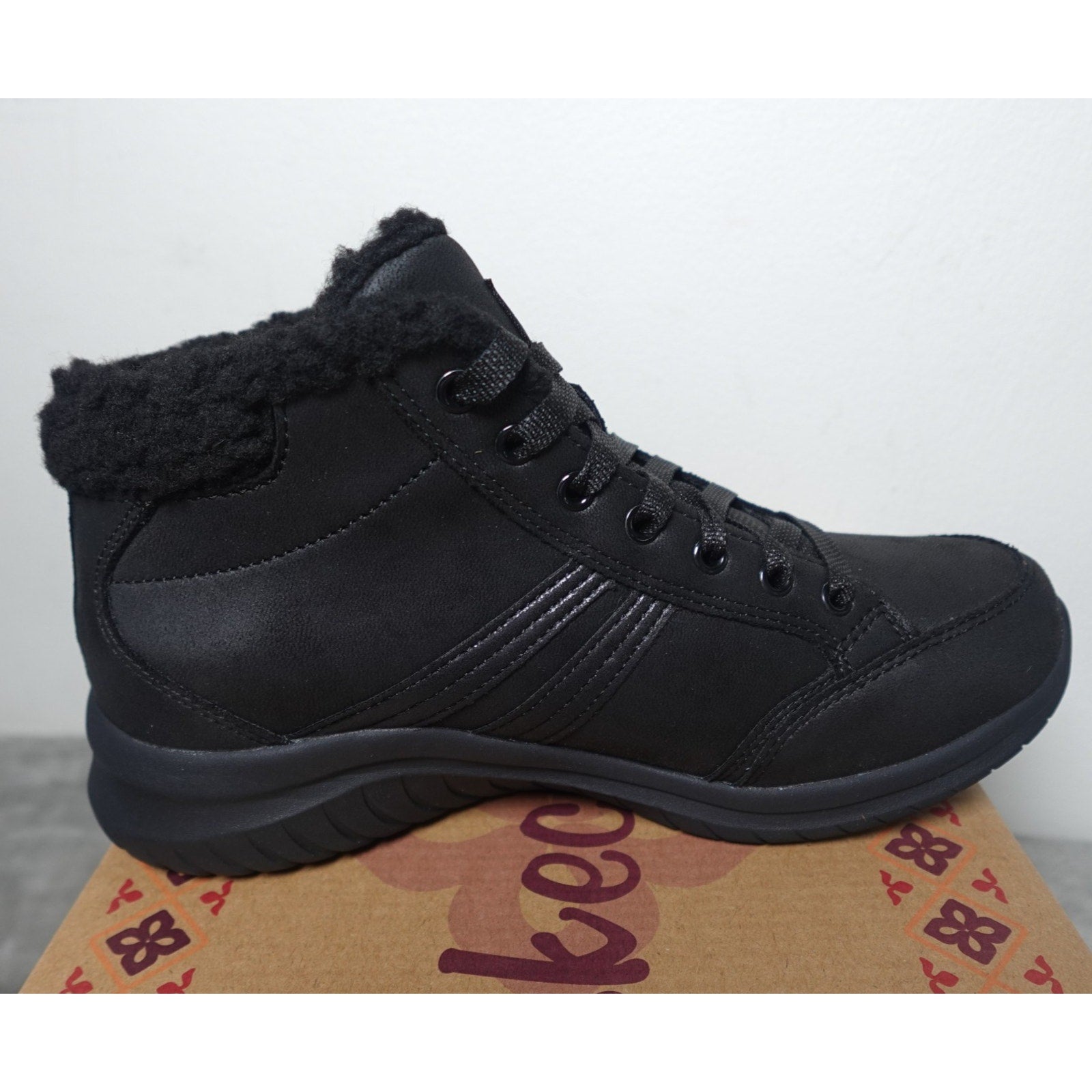 Skechers Ultra Flex Everyday Crush Women's Boots Black 7 US 37.5 EU New Box