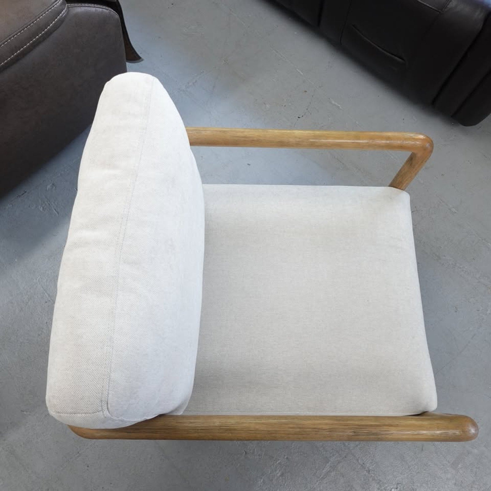 Thomasville Finley Point Accent Chair with Wood Frame