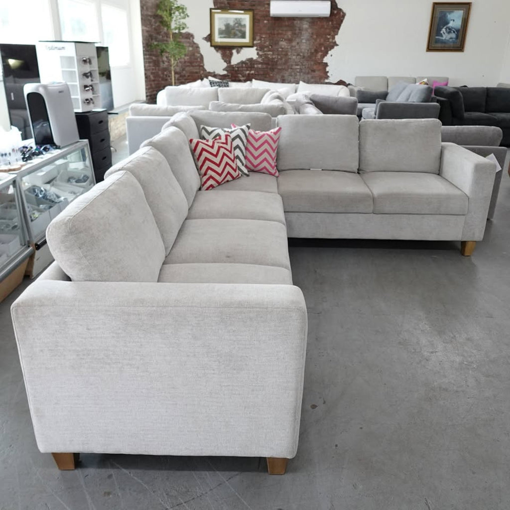 Thomasville Dillard Fabric Convertible Sleeper Sectional
