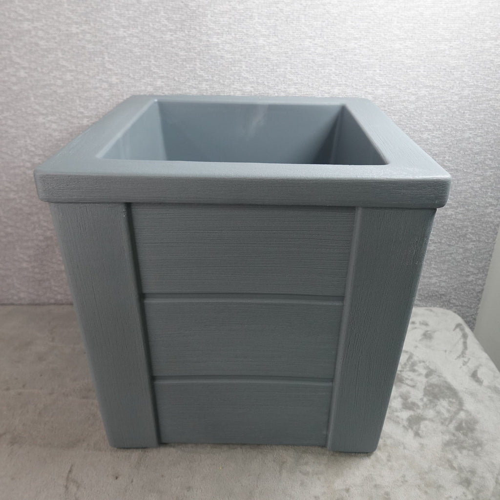 Step2 Lakewood Square Planter Box Gray Outdoor Garden Planter New