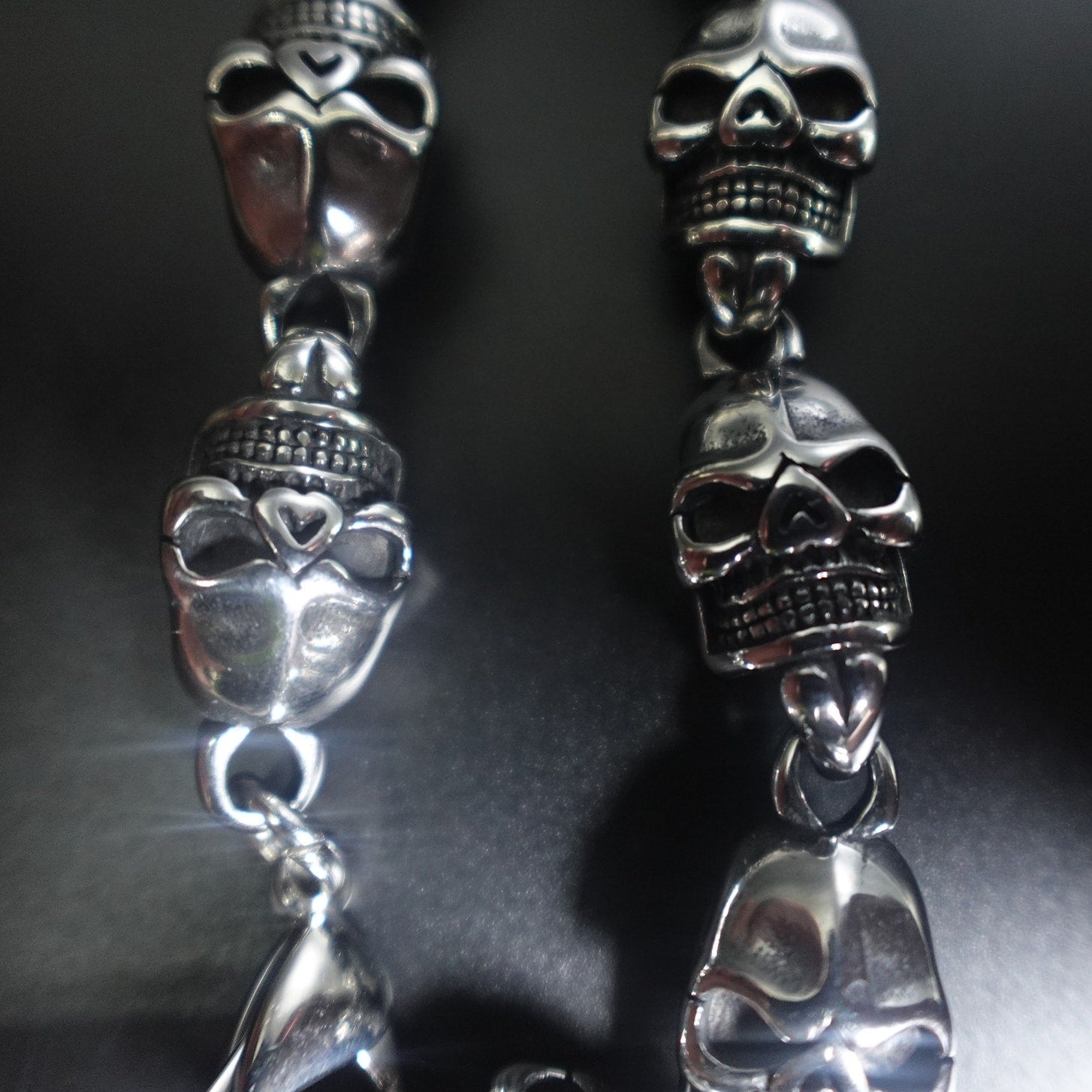 Stainless Steel Large Skull Heads Heavyweight Bracelet SBR-5303