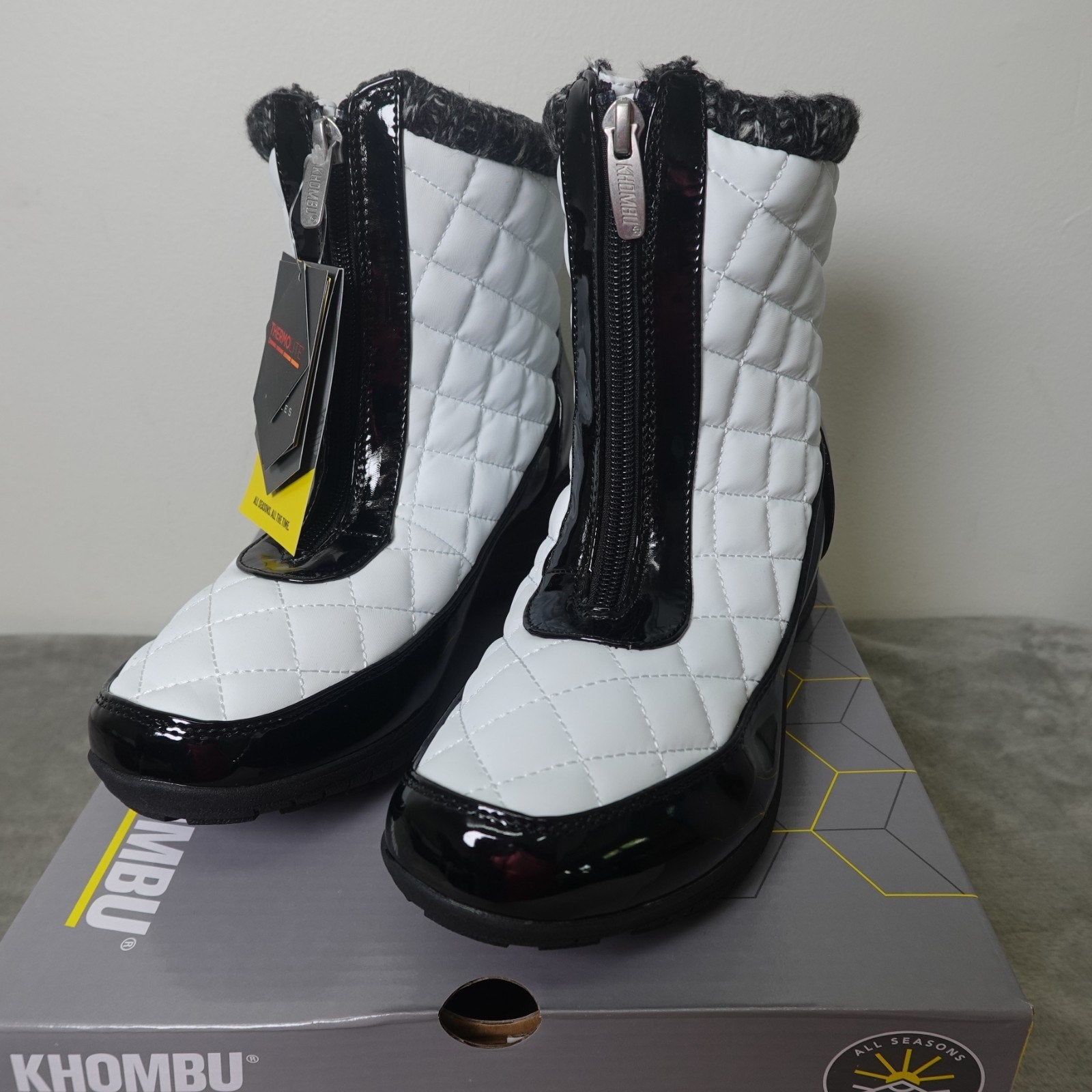 Khombu Megan Women’s 7.5 Winter Snow Boots Waterproof Zip White Black NIB Warm