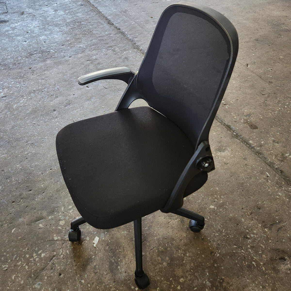 Izy Mesh Ergonomic Office Chair with Flip-up Armrest and Lumbar Support New Damaged (see desc.)