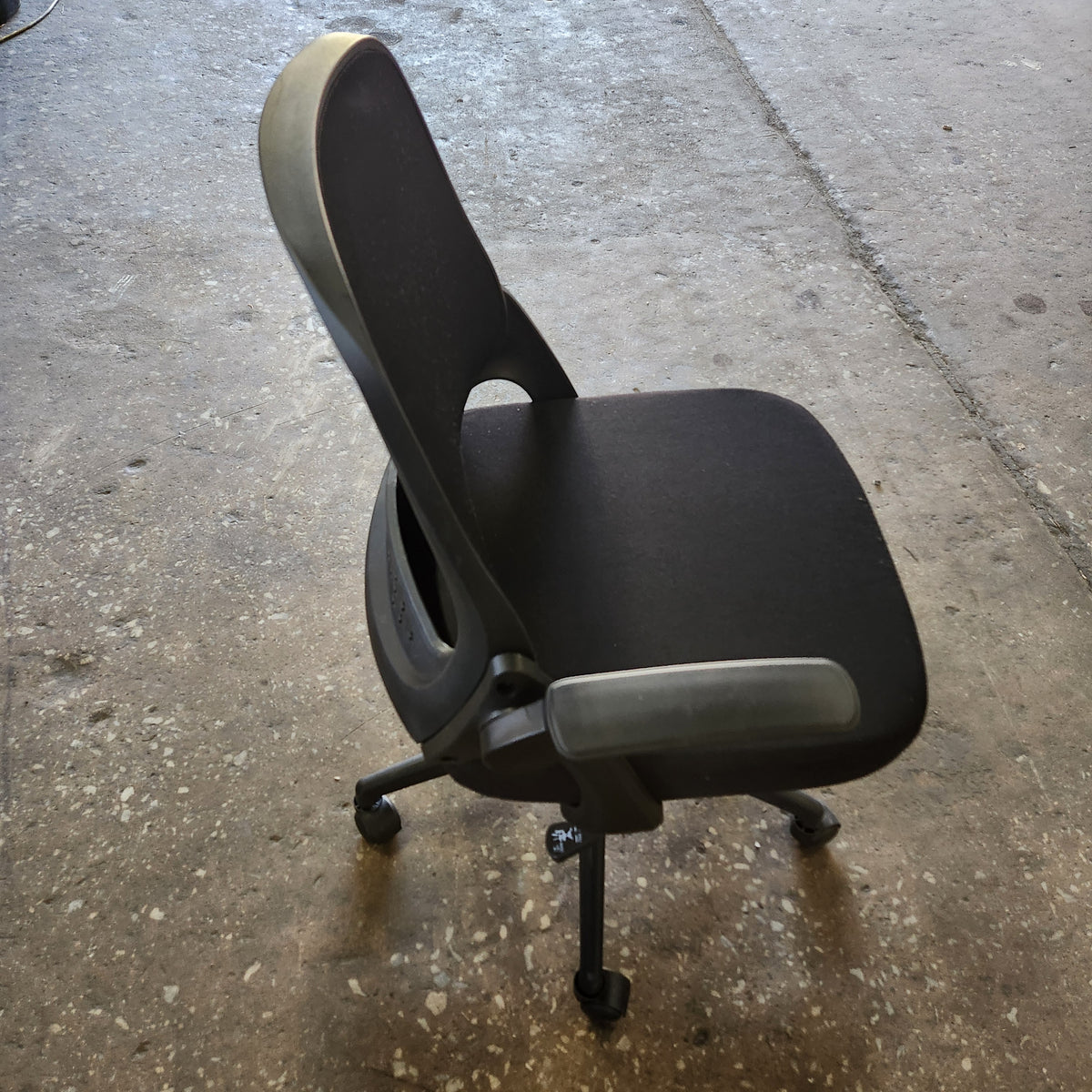 Izy Mesh Ergonomic Office Chair with Flip-up Armrest and Lumbar Support New Damaged (see desc.)