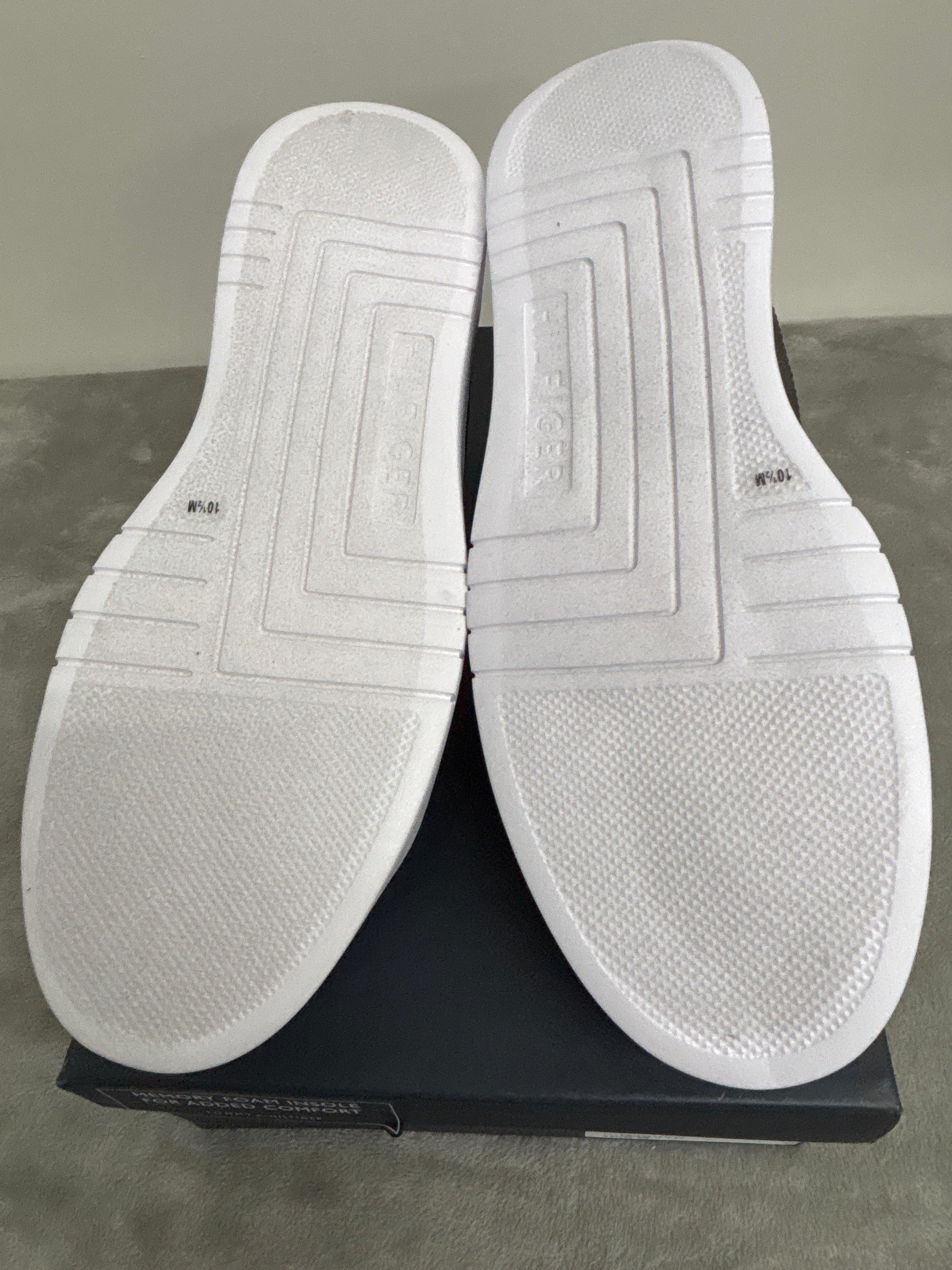 Tommy Hilfiger black sneakers