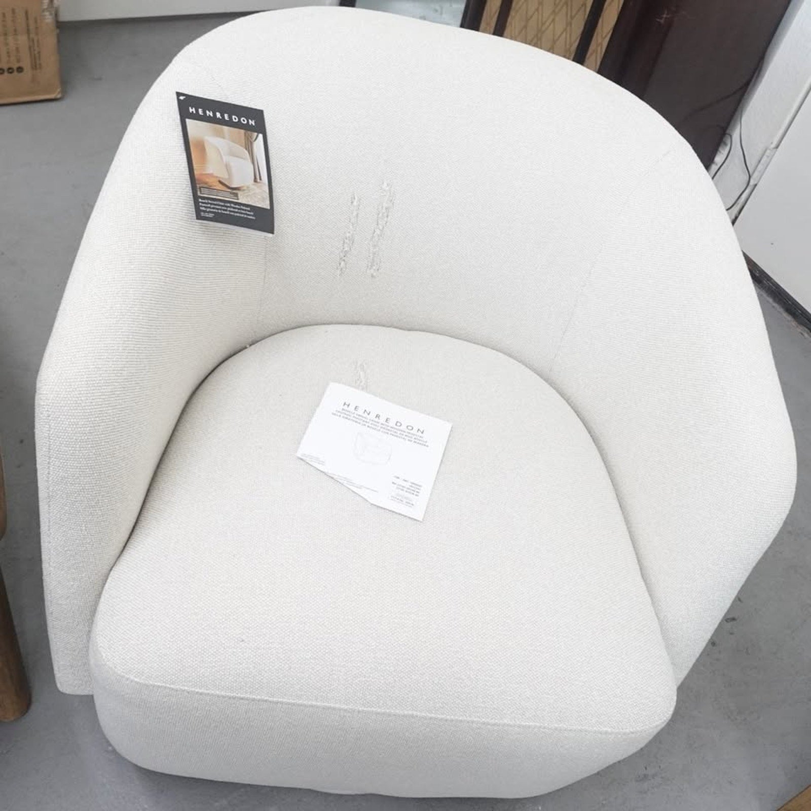 Henredon Murphy Boucle Swivel Accent Chair Ivory Cream Barrel Chair (see pictures)