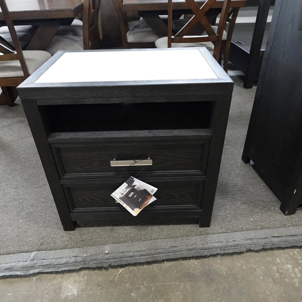 Bellevue King Canopy Bed + Nightstands & Dresser Black
