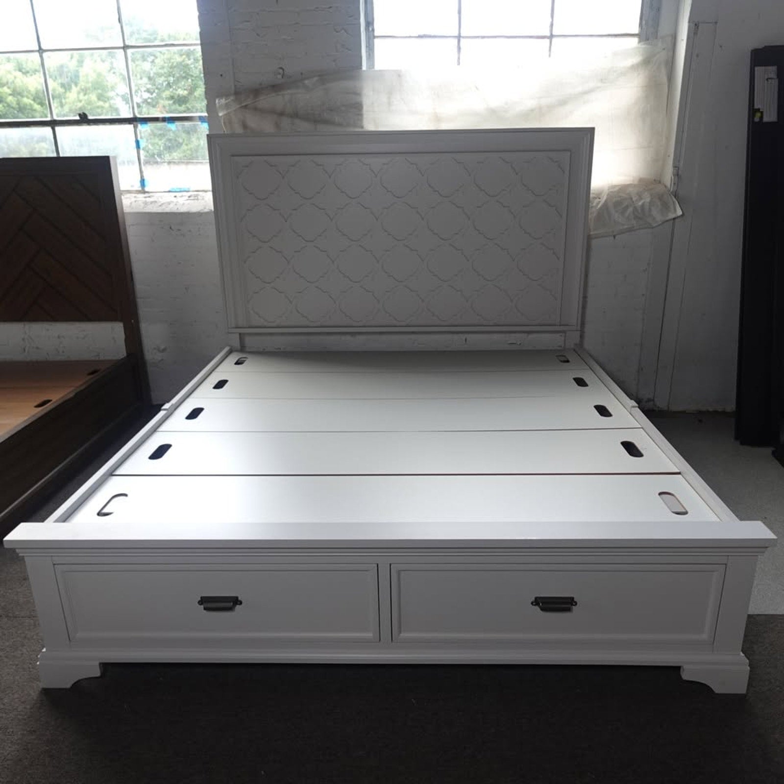 Wynne Storage Bedroom Set Bed, Chest & Nightstand - King