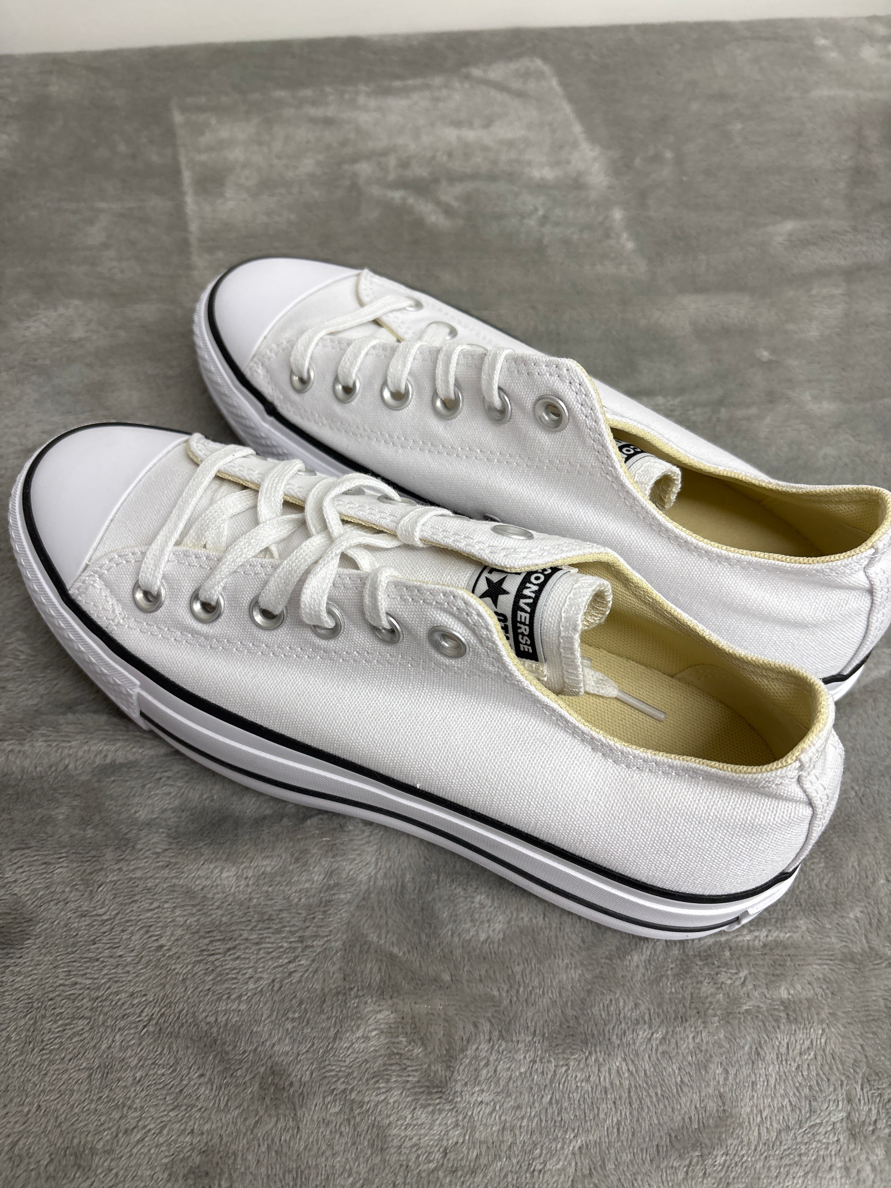 Converse white sneakers 569251f