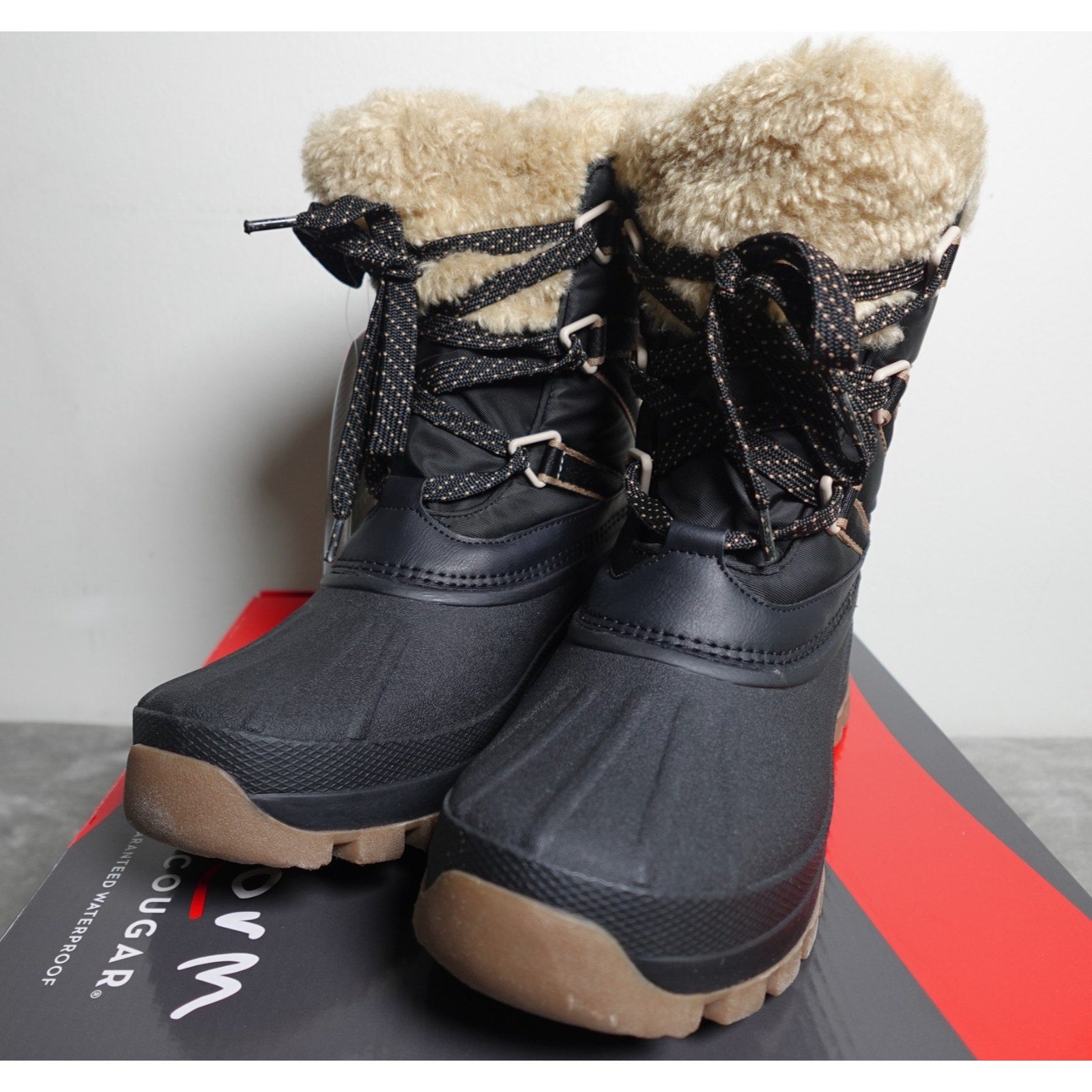 New Cougar Fresno Women’s Black Nylon Lace‑Up Snow Boots Size 8M Faux Fur Waterp