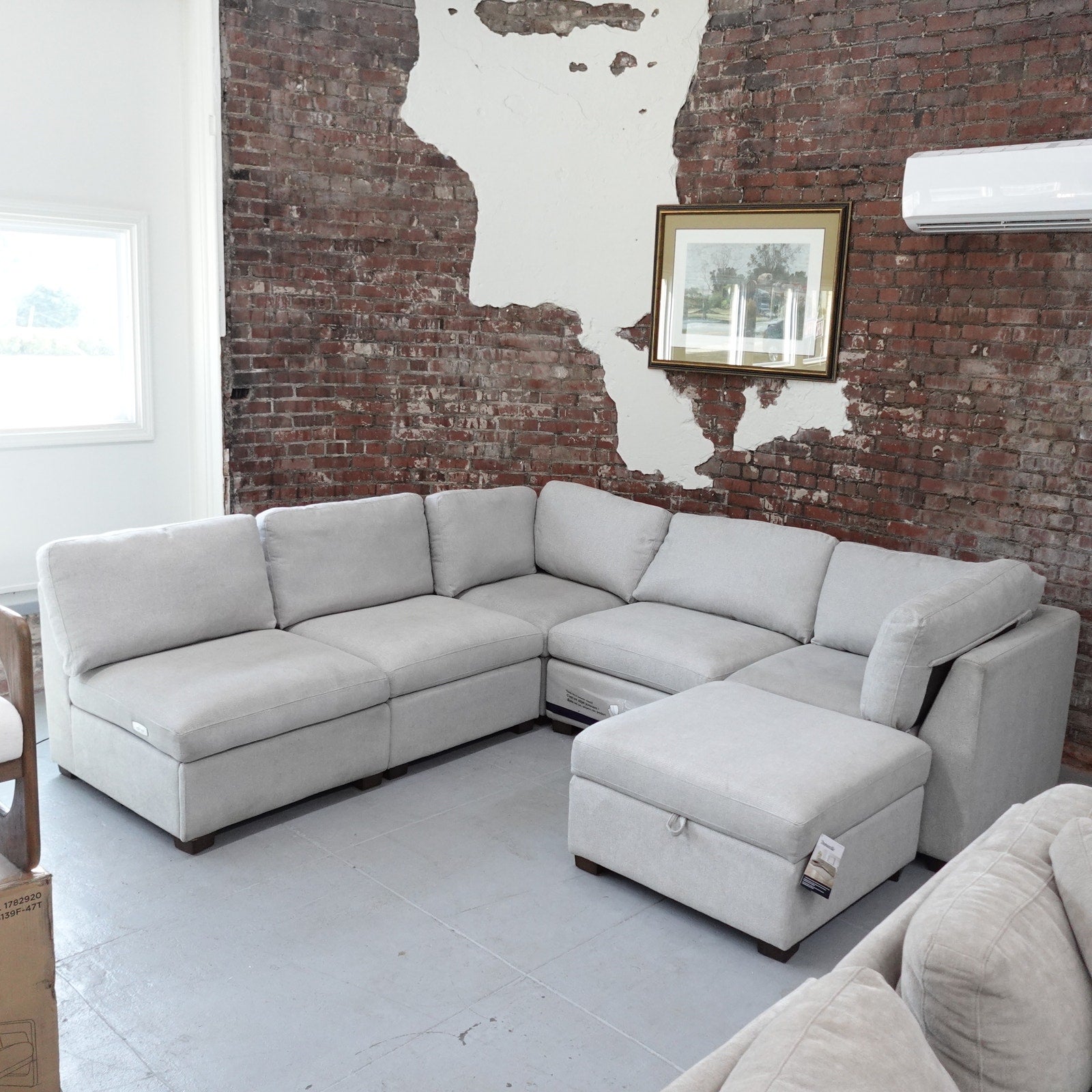 Thomasville Rockford 6-piece Fabric Modular Sectional