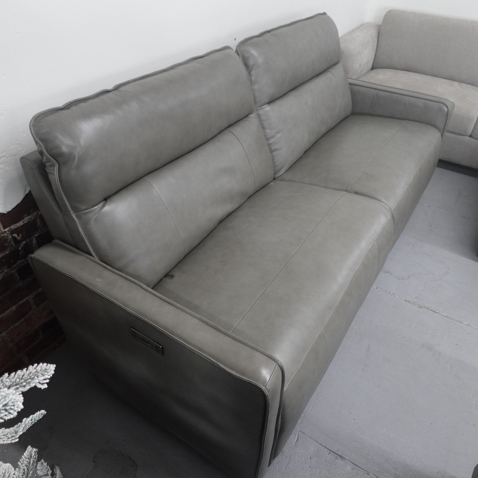 Henredon Keira Leather Power Reclining Sofa with Power Headrests