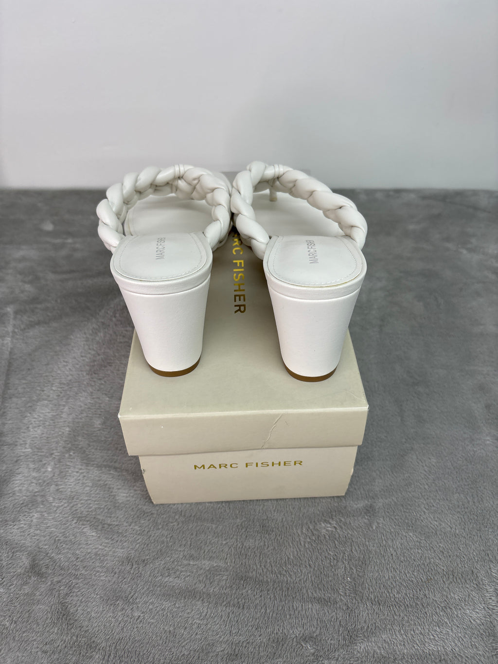Marc fisher flat thong sandals