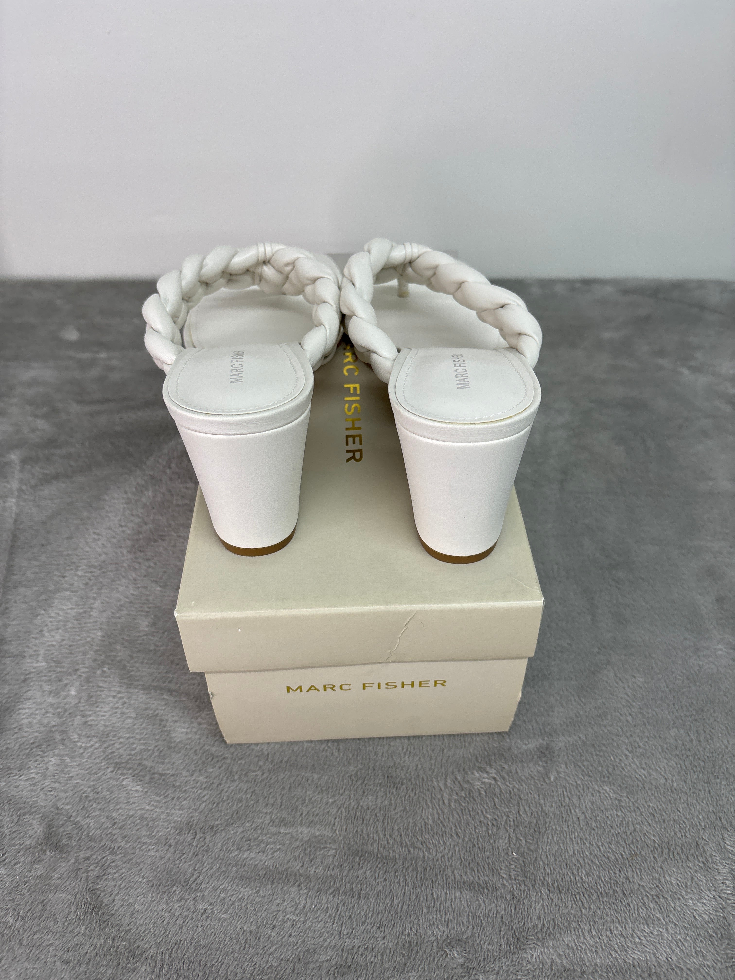 Marc fisher flat thong sandals