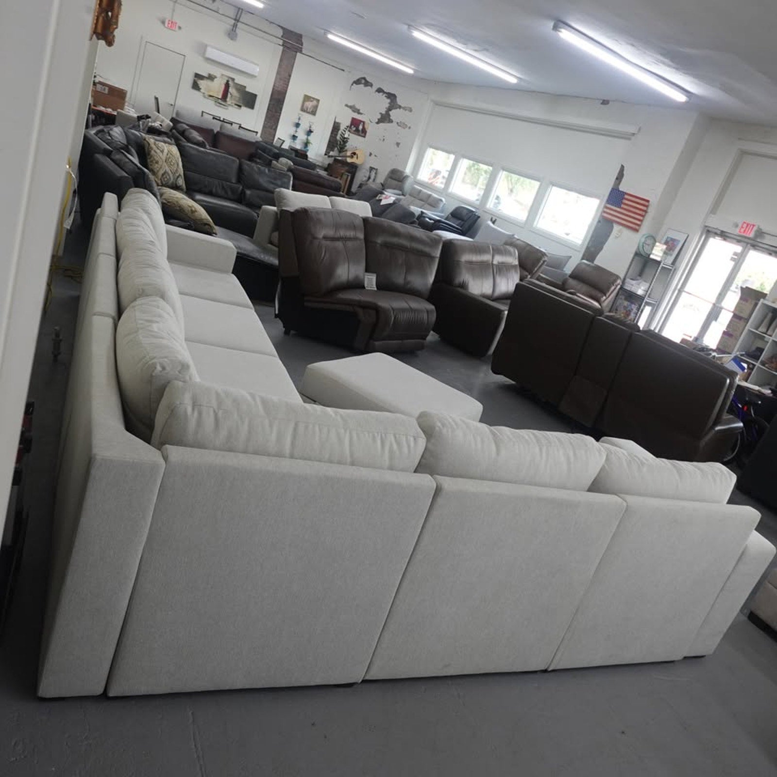 Flexsteel Modular Sectional with Storage Ottoman- Light Tan