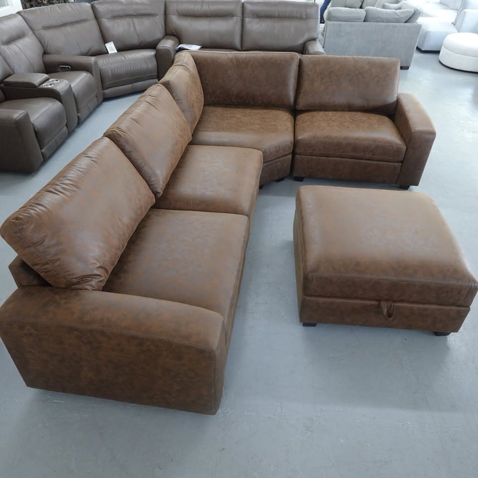 Leon 5-piece Fabric Sectional with Storage Ottoman
