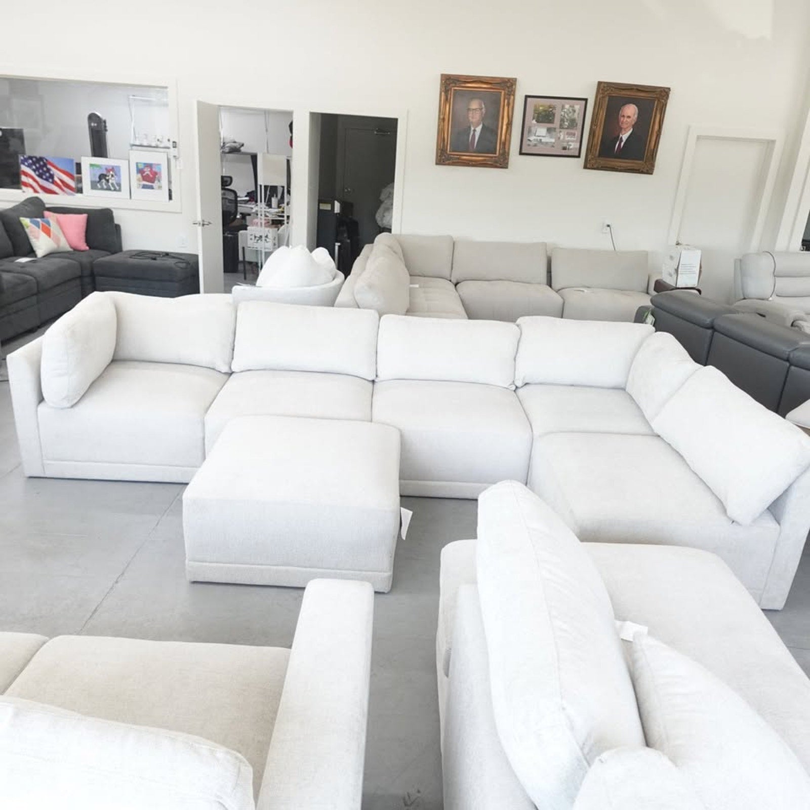 Thomasville Fallon Modular Sectional 6-piece Cream with Ottoman