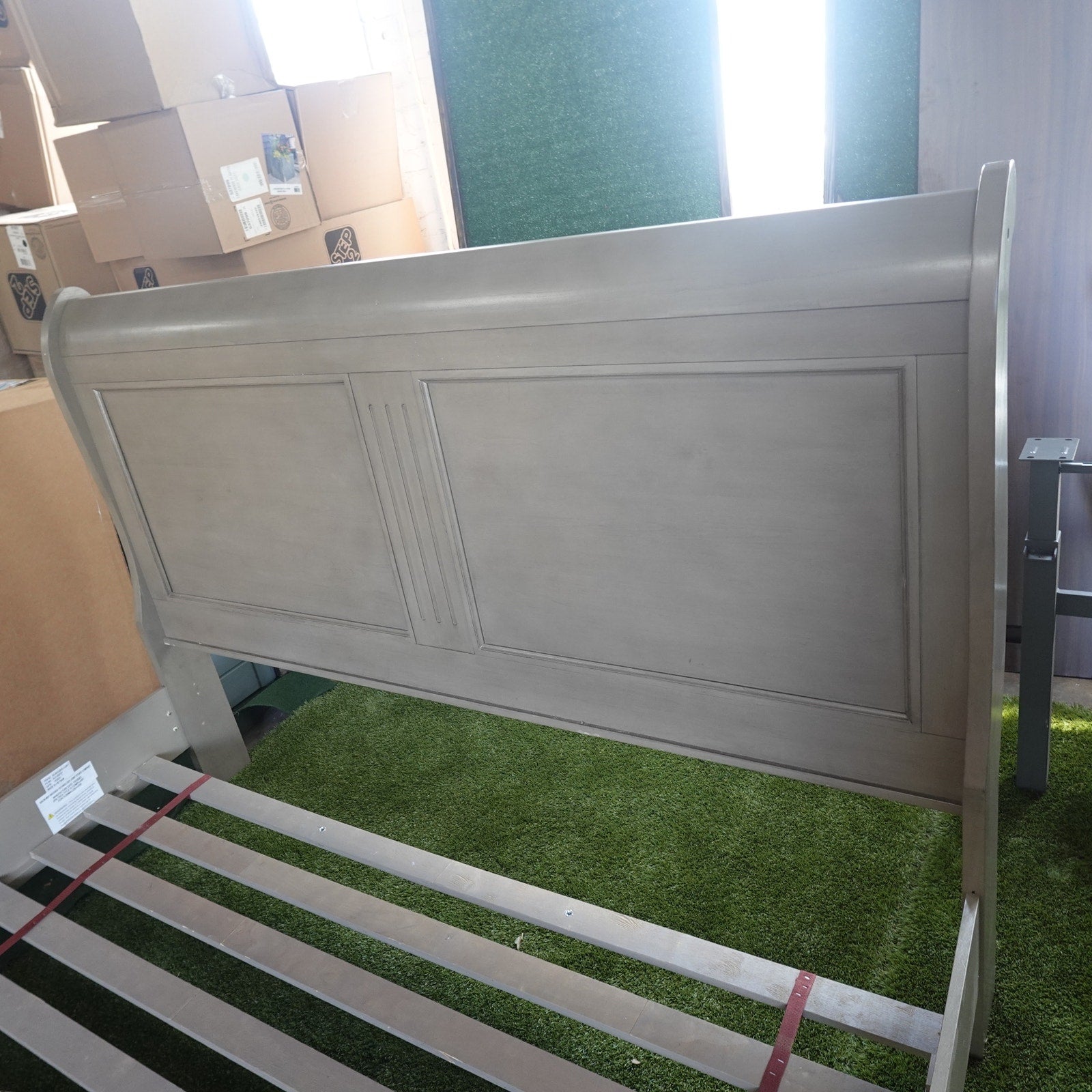 Abbyson Caymen King Platform Bed Gray Wood Panel headboard/footboard
