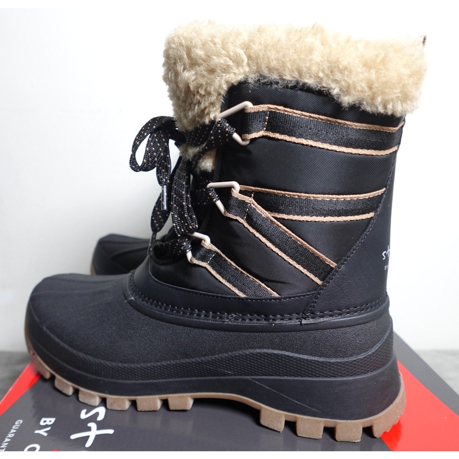 New Cougar Fresno Women’s Black Nylon Lace‑Up Snow Boots Size 8M Faux Fur Waterp