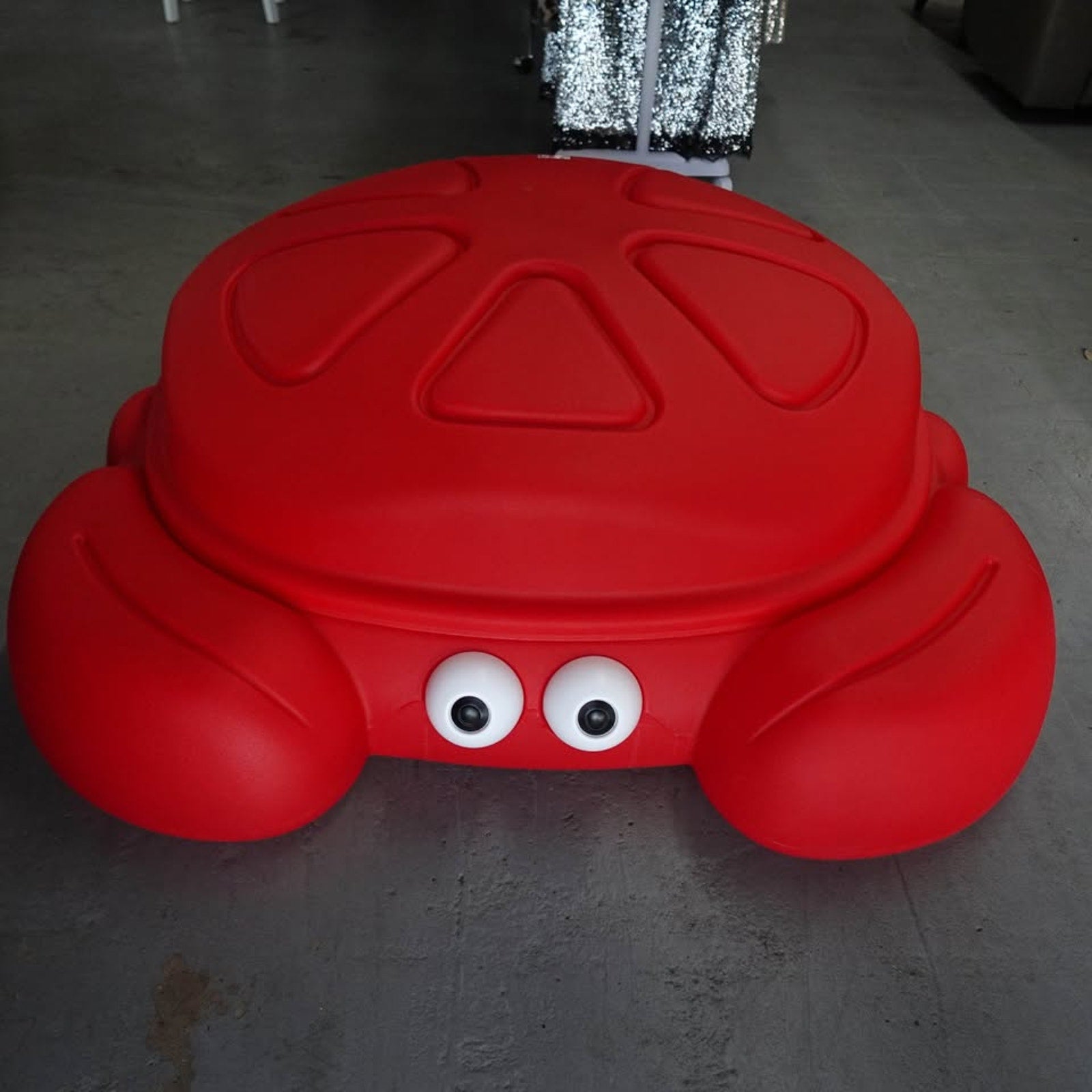 Step 2 Crabbie Sandbox - Resin 16" x 47.5" Red