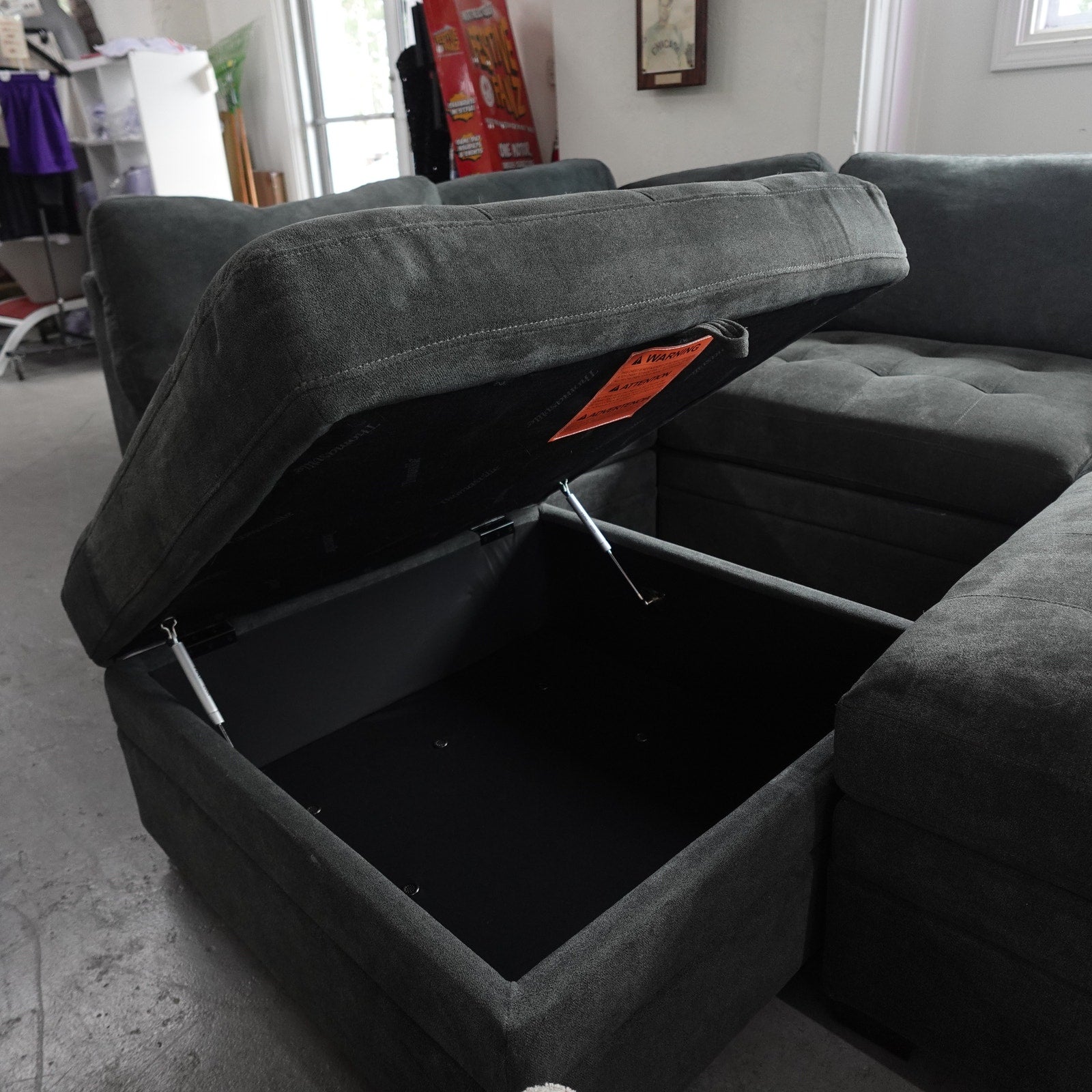 Pet-Preowned Thomasville Tisdale Modular Sectional 6-piece Dark Gray w/ Storage Ottoman