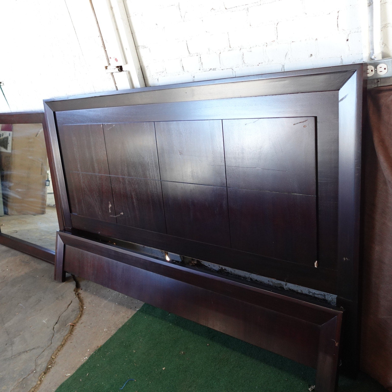 Used/Demo Wakefield King Bedroom Collection