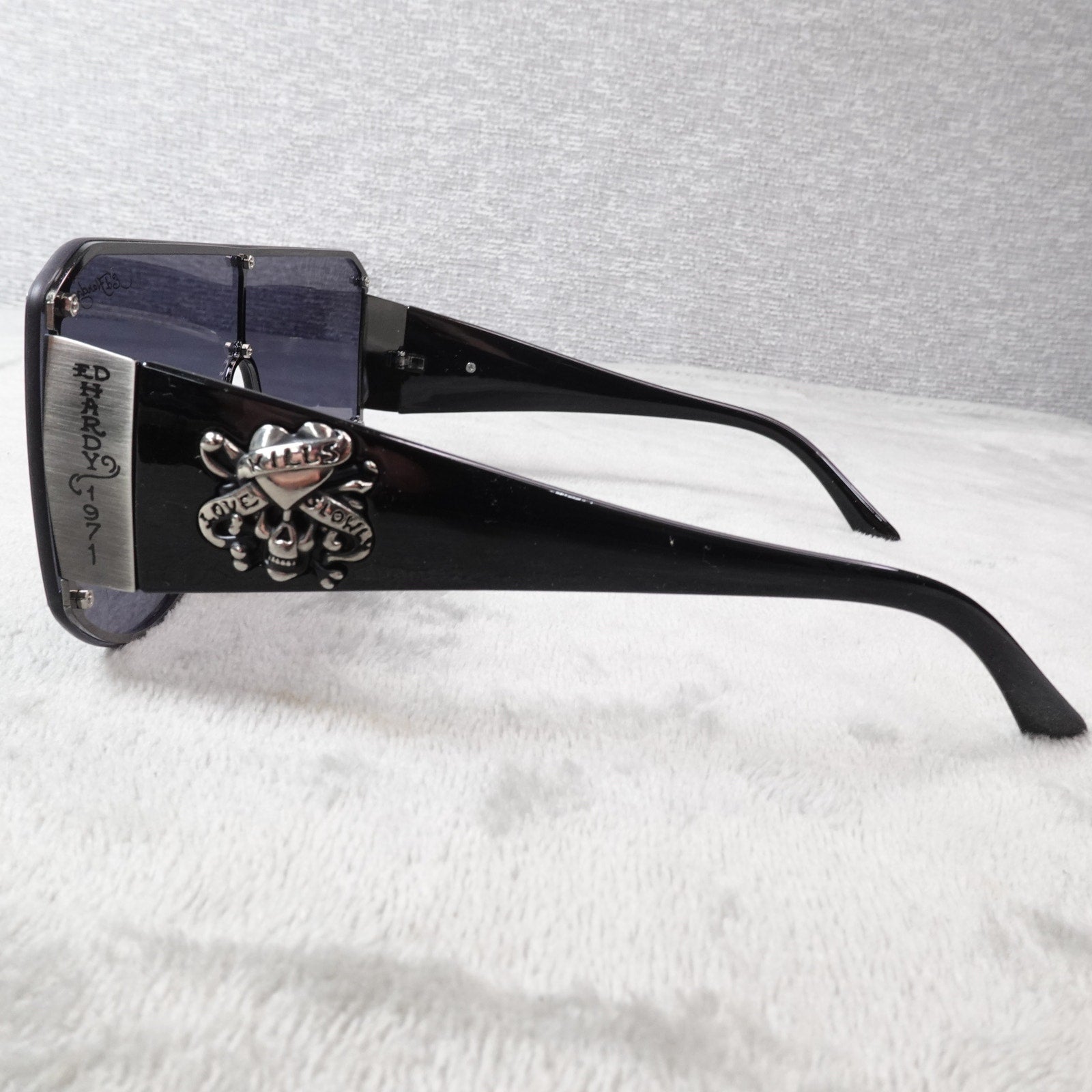 Ed Hardy Fatal Attraction Shield Sunglasses Skull Crossbones Y2K UV400 NEW