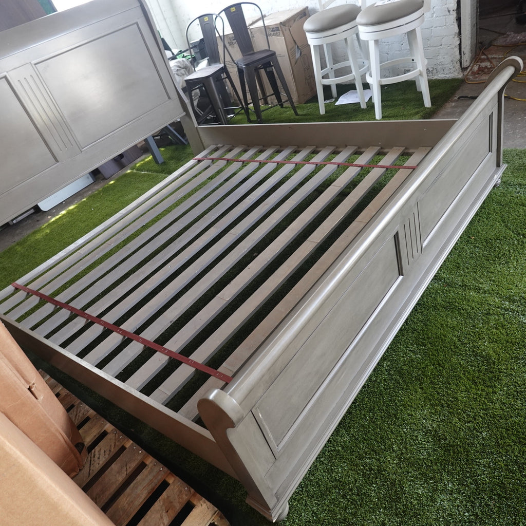Abbyson Caymen King Platform Bed Gray Wood Panel headboard/footboard