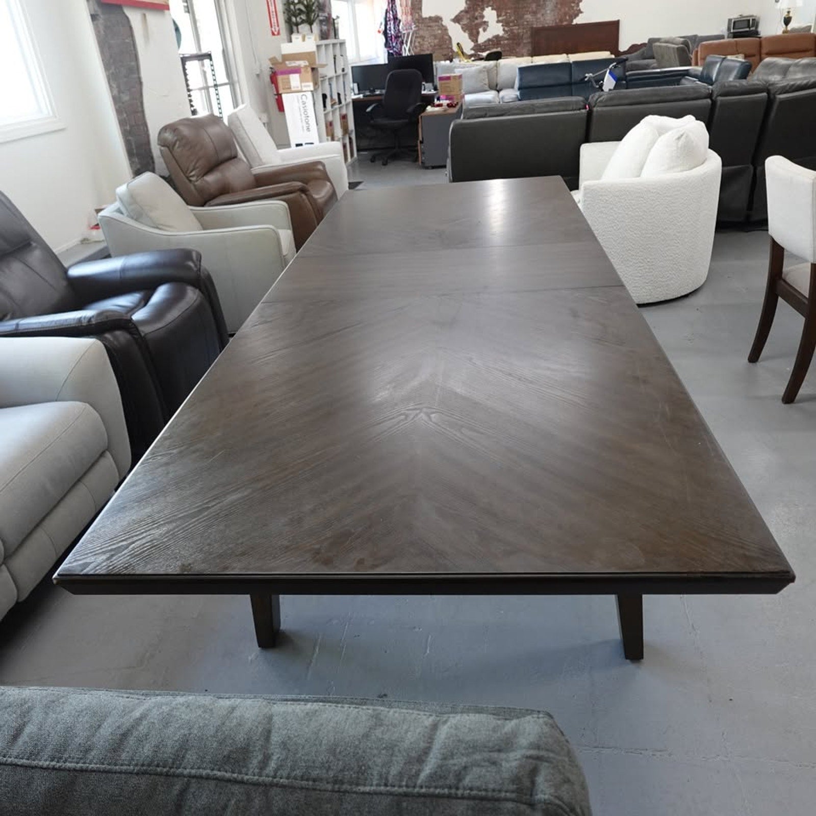 Thomasville Anacortes Dining Table (Scratch & Dent)