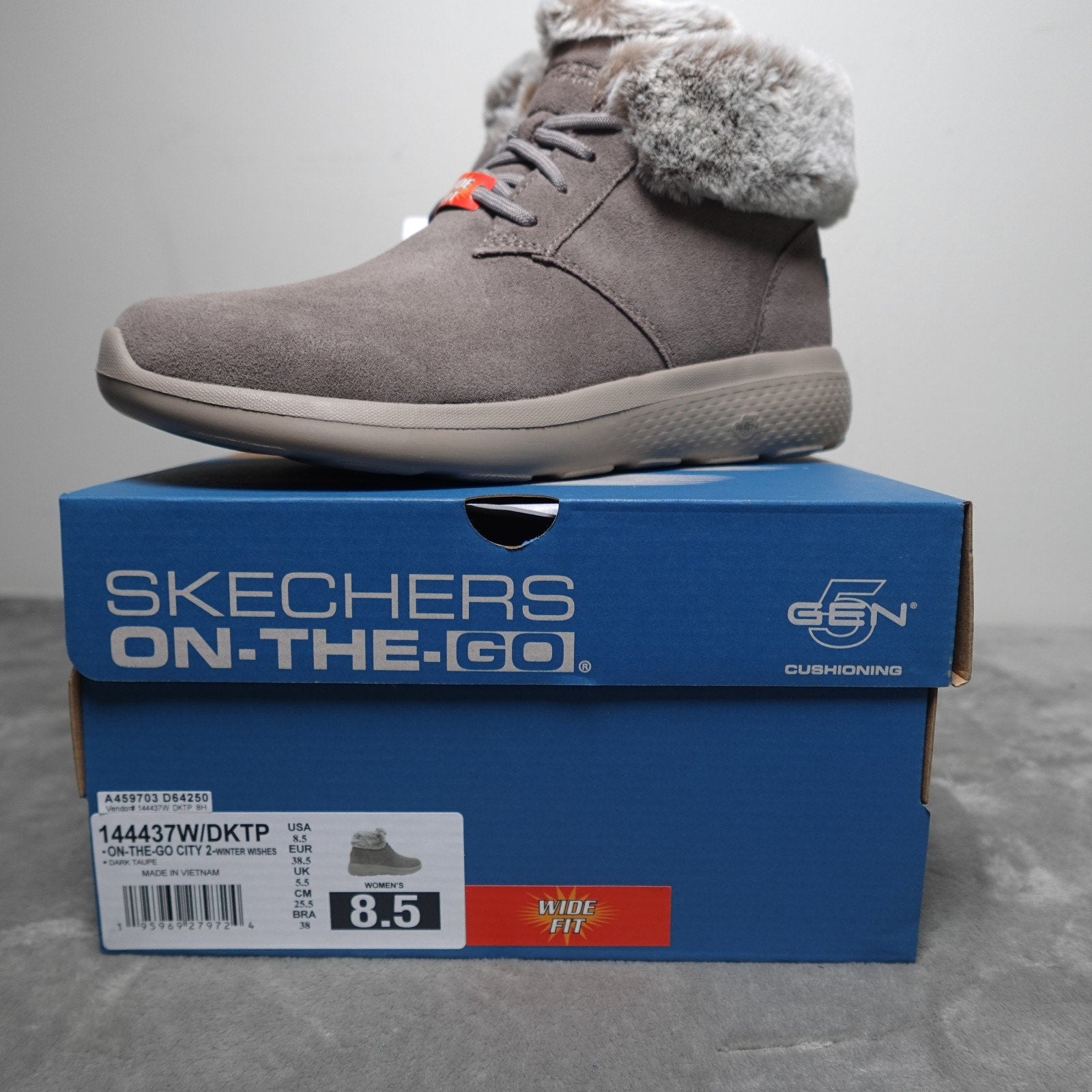 Skechers On-the-Go City 2 Winter Wishes Gray Suede Ankle Boots 8.5 wide