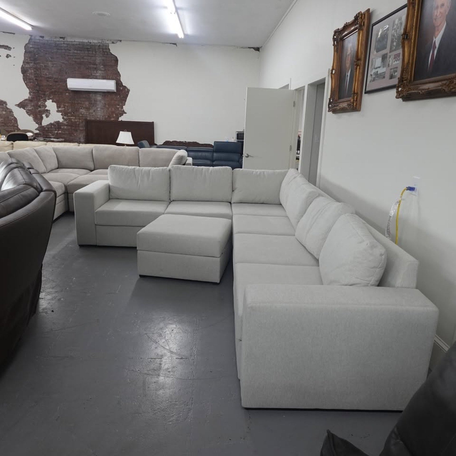 Flexsteel Modular Sectional with Storage Ottoman- Light Tan