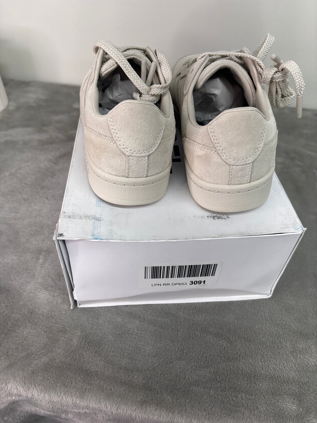 Label  whit sneakers
