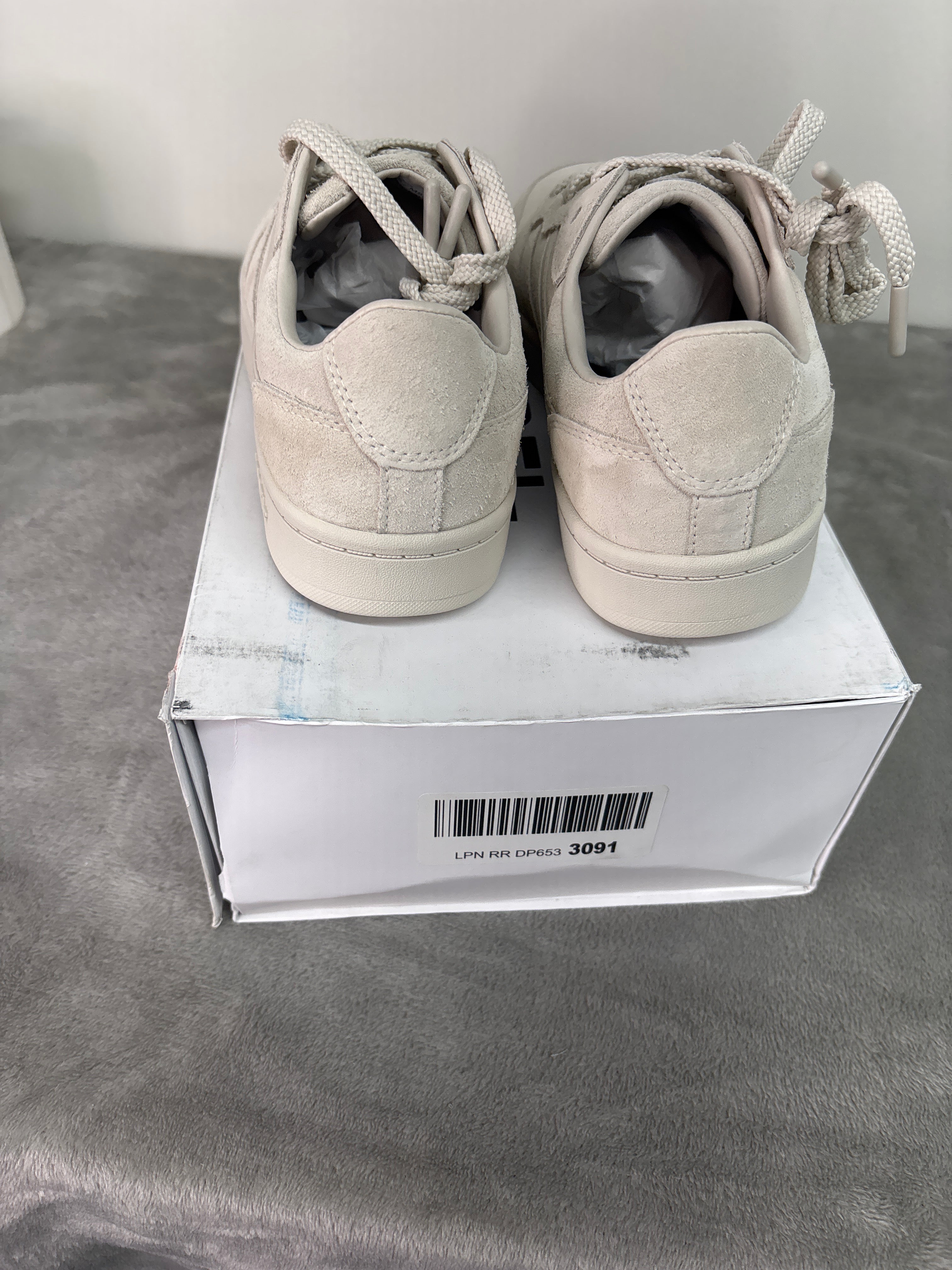 Label  whit sneakers