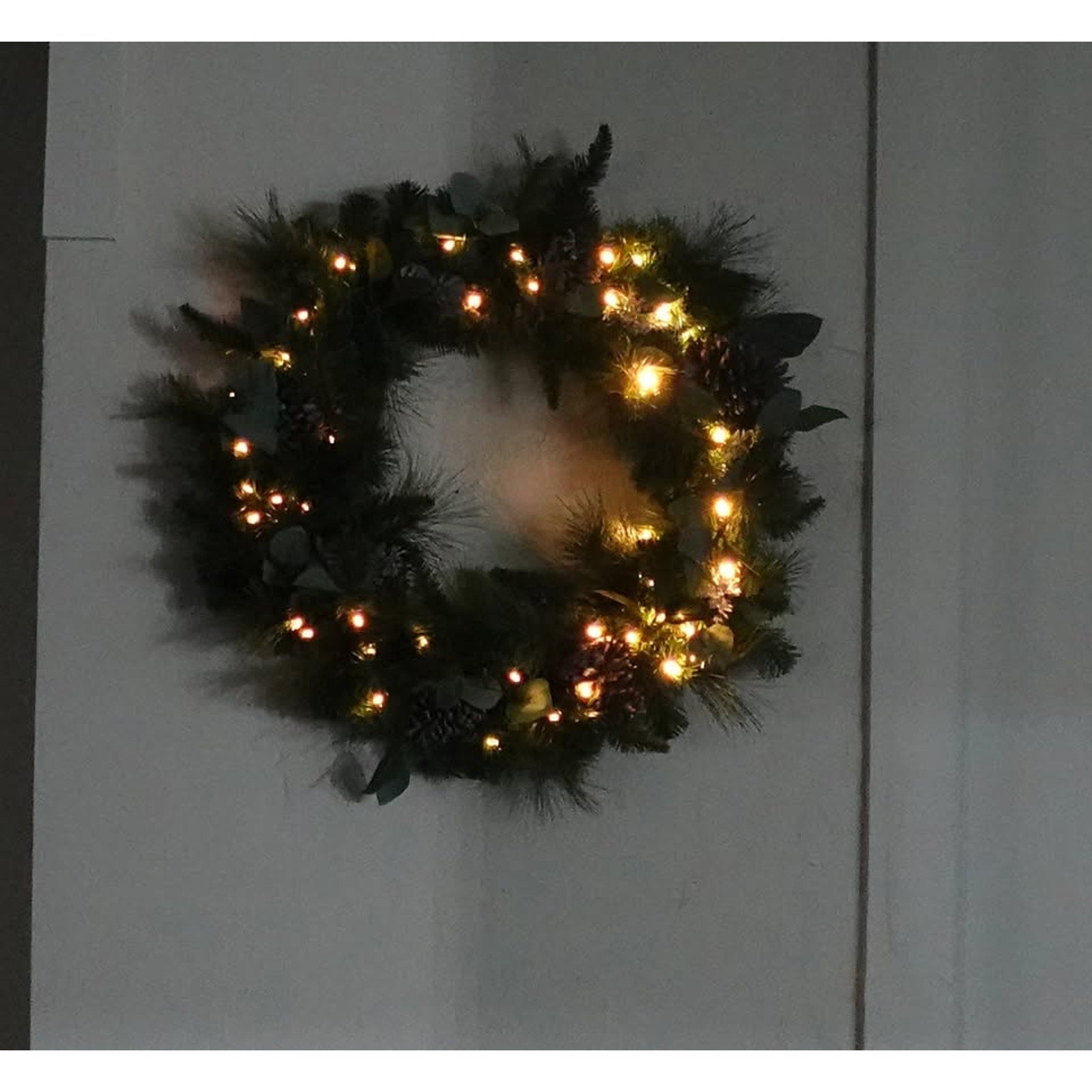 81 cm (32 in.) Pre-Lit Wreath with 50 Battery Operated LED Lights