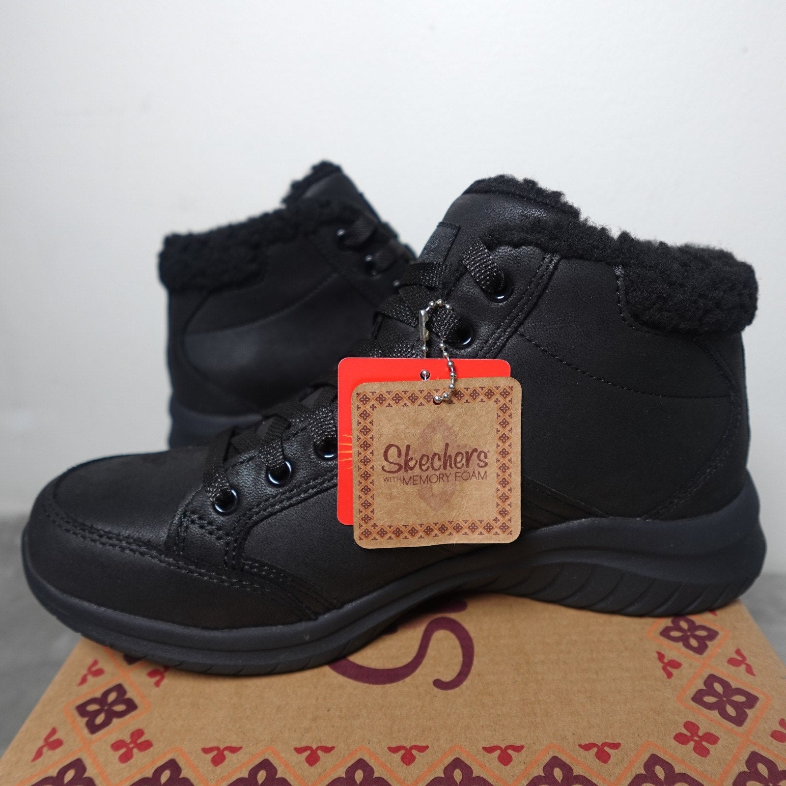 Skechers Ultra Flex Everyday Crush Women's Boots Black 7 US 37.5 EU New Box
