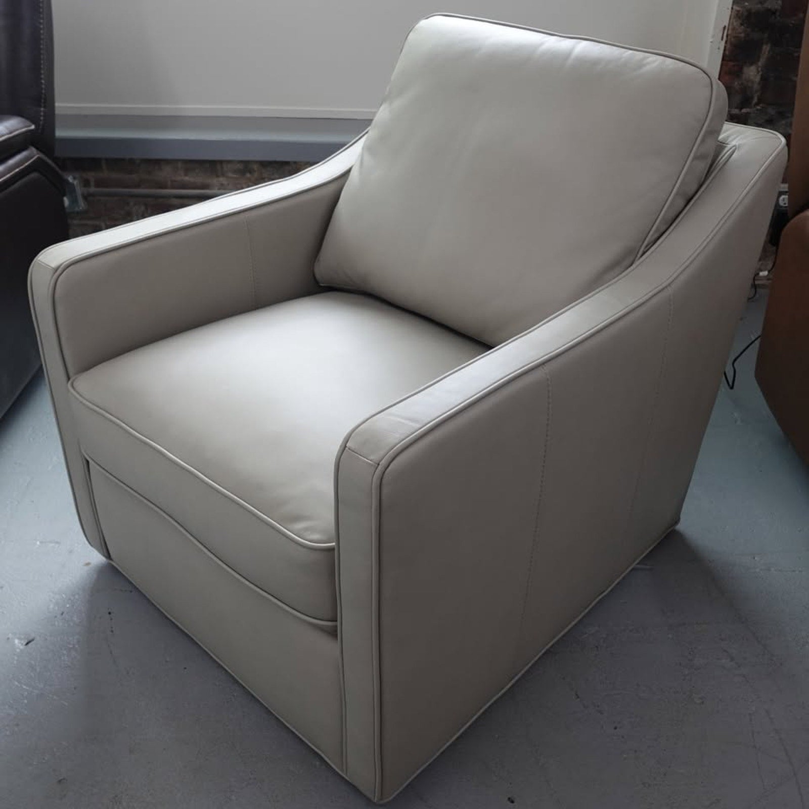 Concise Leather Swivel Chair