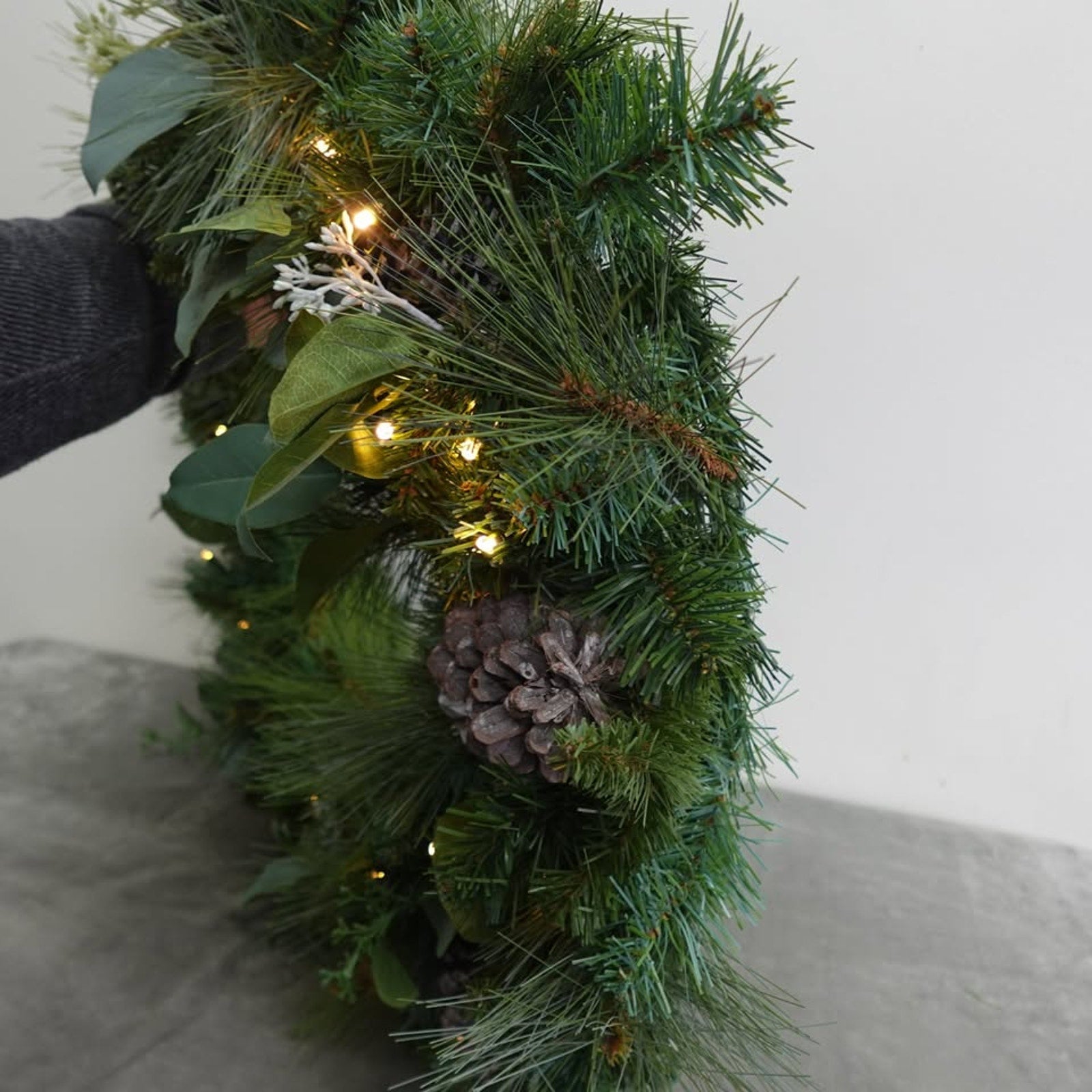 81 cm (32 in.) Pre-Lit Wreath with 50 Battery Operated LED Lights