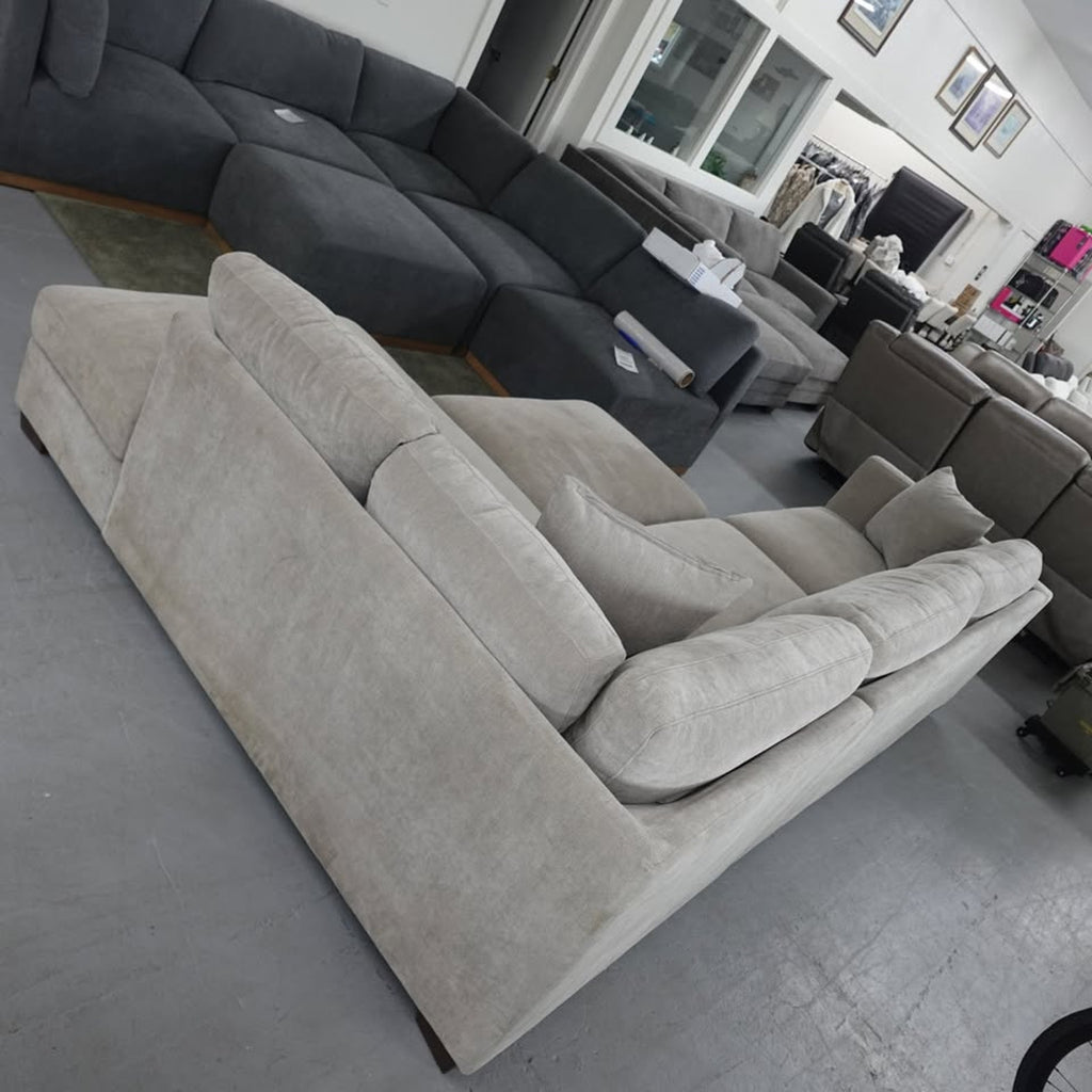 Thomasville Walsen Sectional with Storage Ottoman