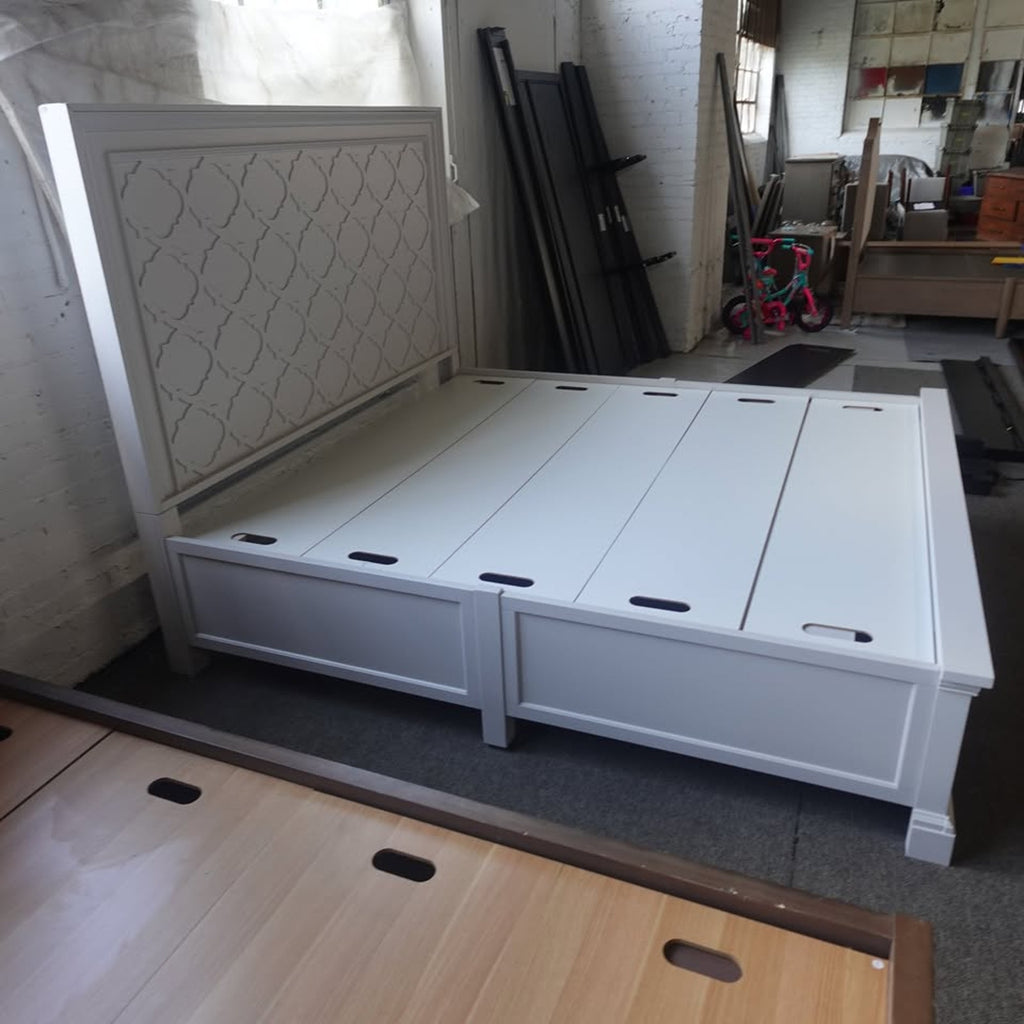 Wynne Storage Bedroom Set Bed, Chest & Nightstand - King