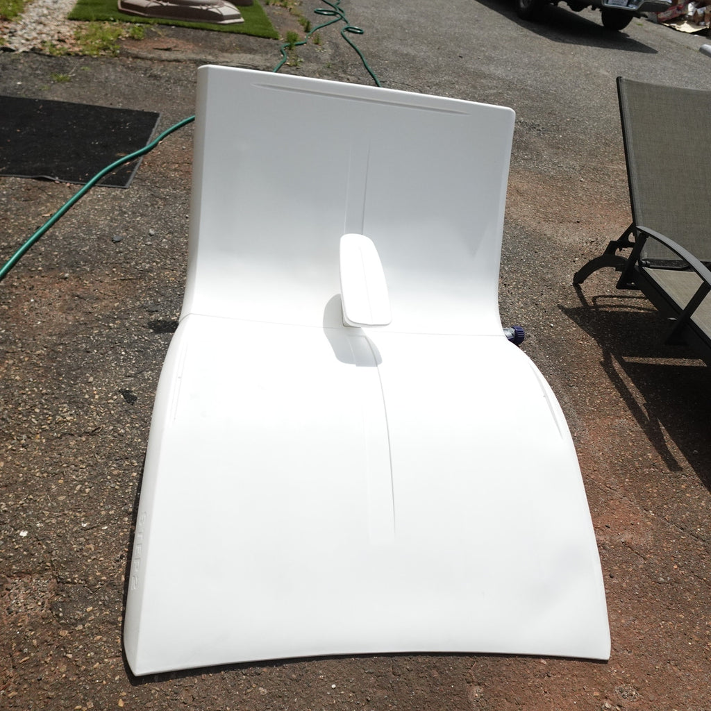 PRE-ORDER! Step2 Vero Oversized Pool Lounger Luxury In-Pool Baja Sun White