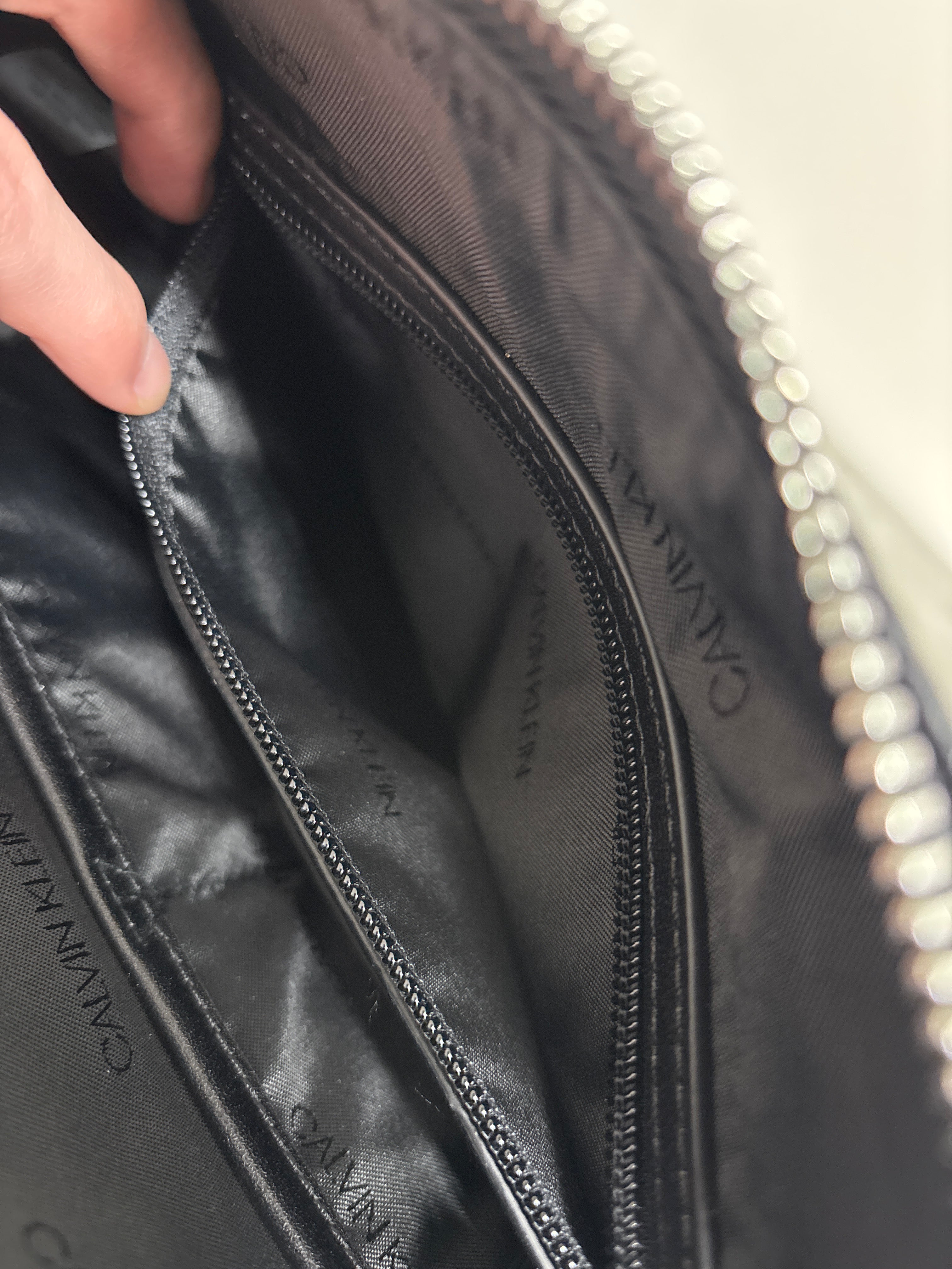 Calvin Klein Lorelai Signature Messenger – Women's Messenger Bag