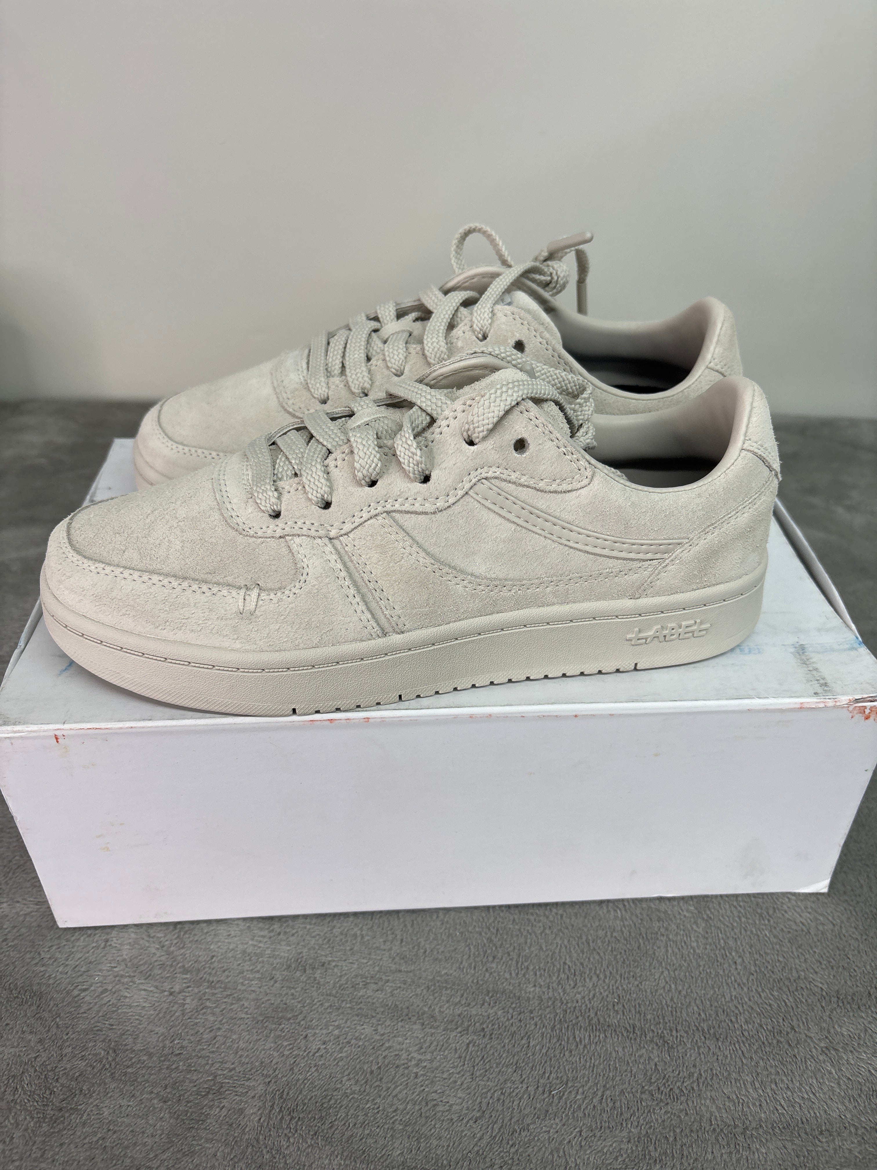 Label  whit sneakers