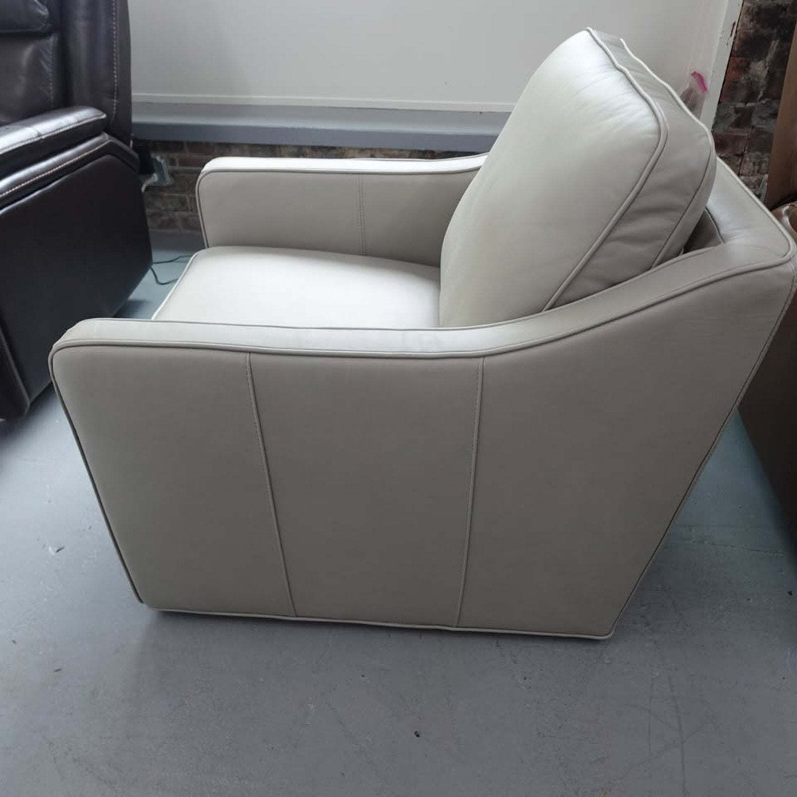 Concise Leather Swivel Chair
