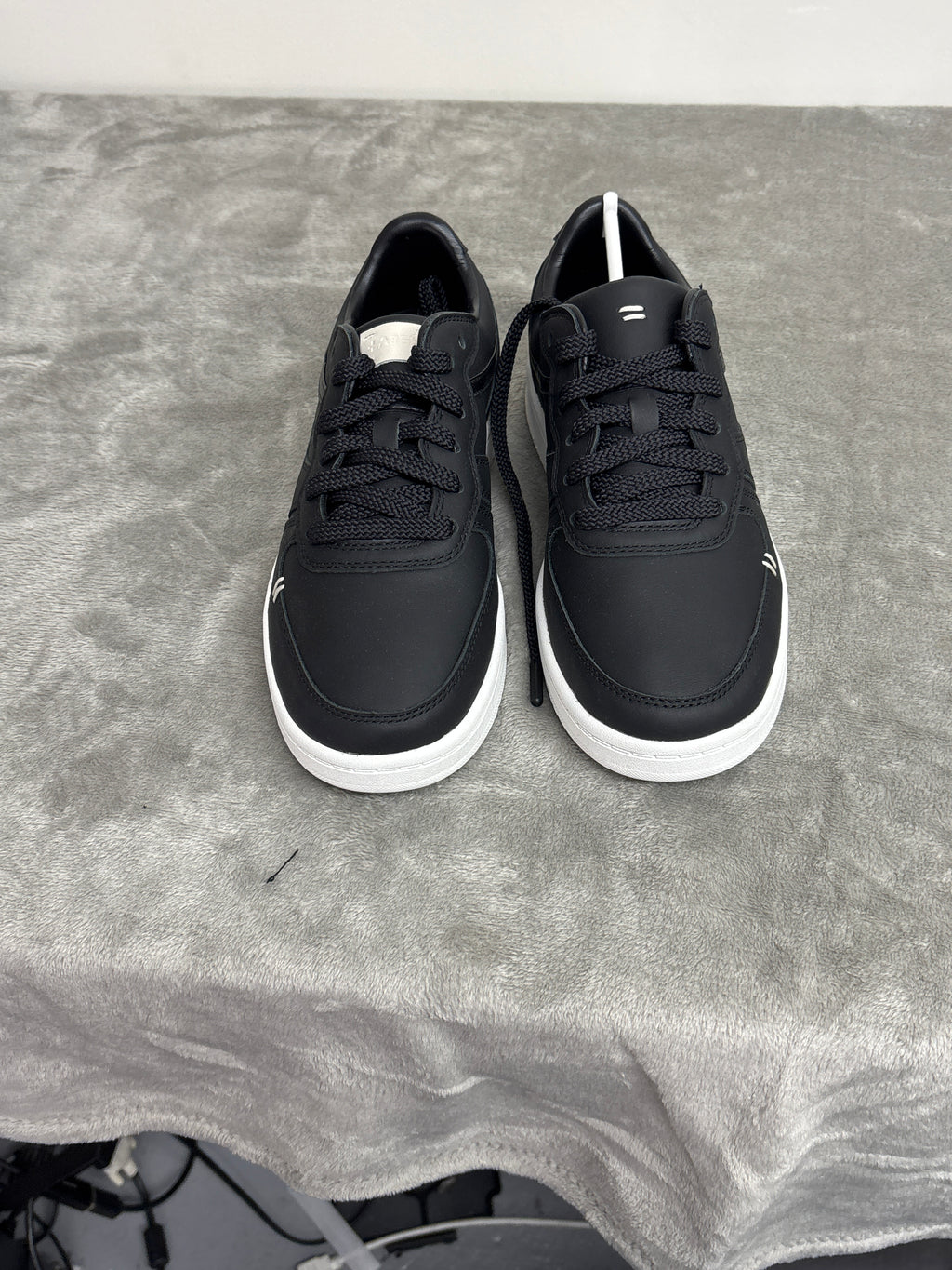 Label black low top Sneakers