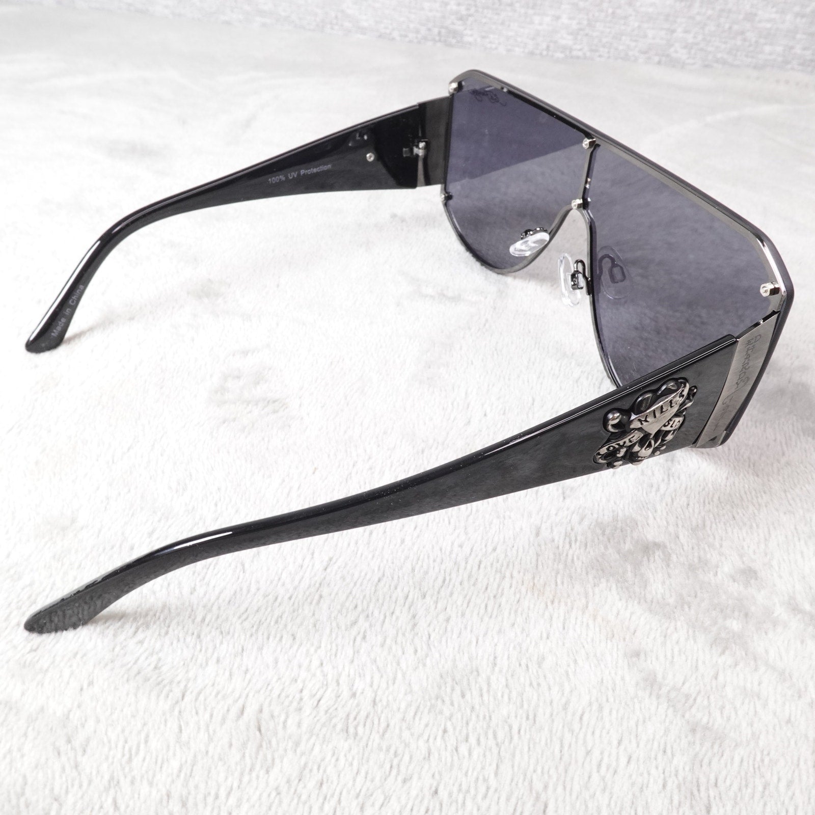 Ed Hardy Fatal Attraction Shield Sunglasses Skull Crossbones Y2K UV400 NEW
