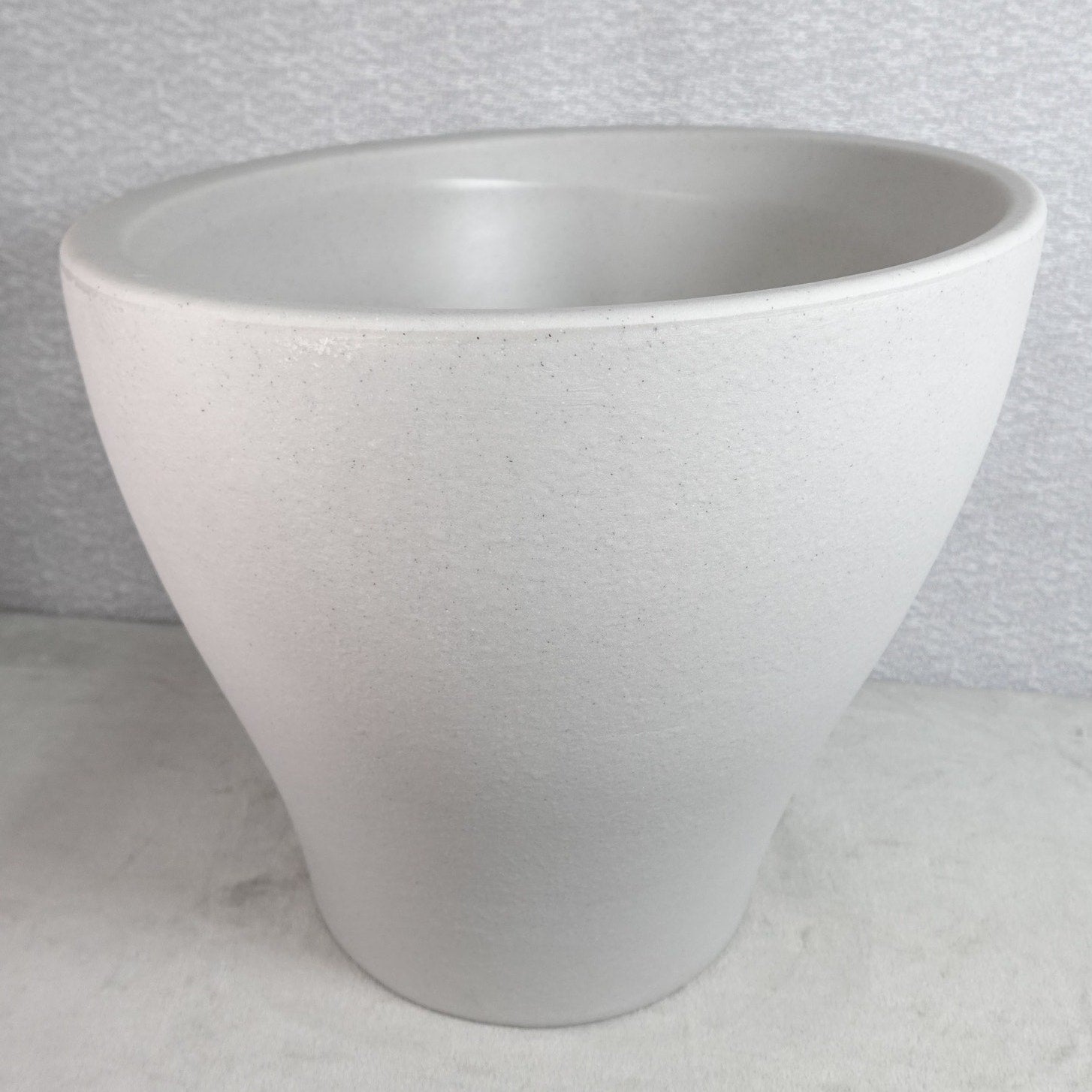 Step2 Fernway Planter Outdoor Resin Flower Pot Stone Gray NEW