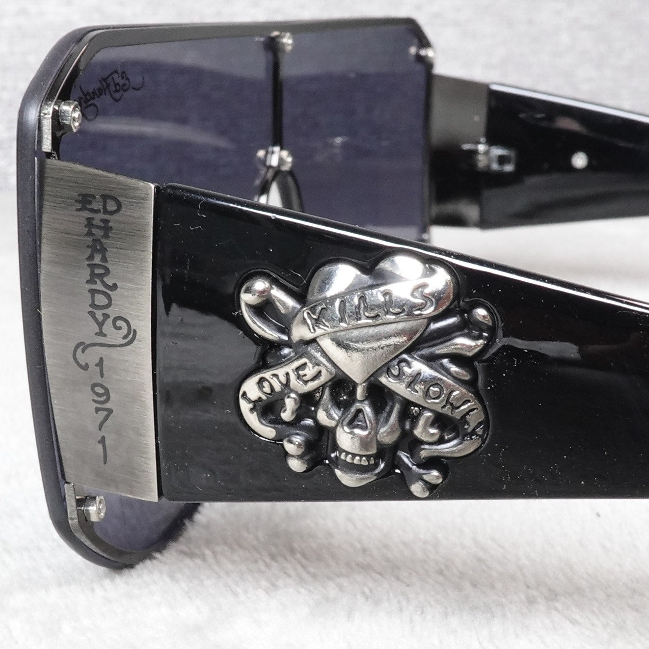 Ed Hardy Fatal Attraction Shield Sunglasses Skull Crossbones Y2K UV400 NEW