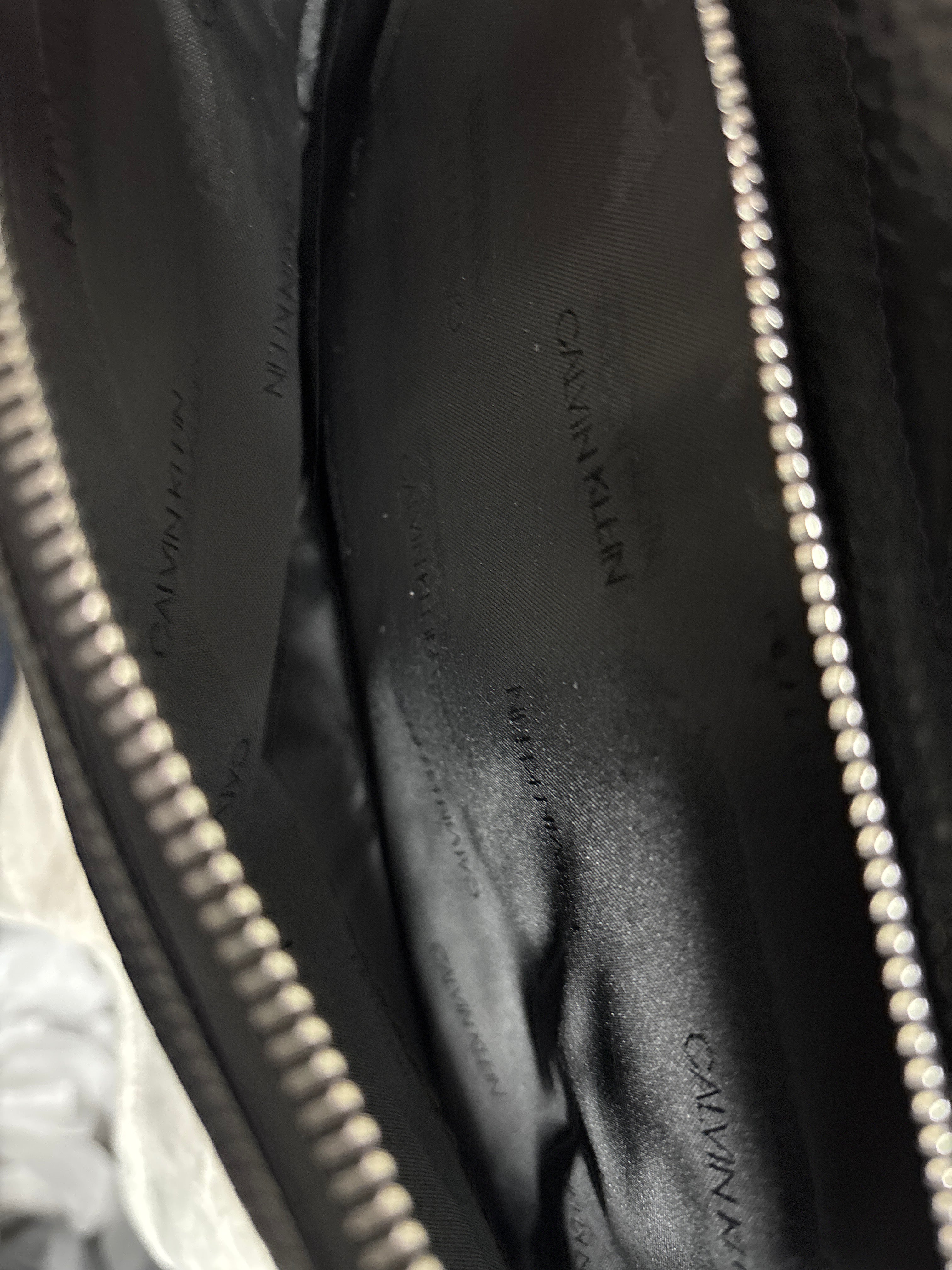 Calvin Klein Lorelai Signature Messenger – Women's Messenger Bag